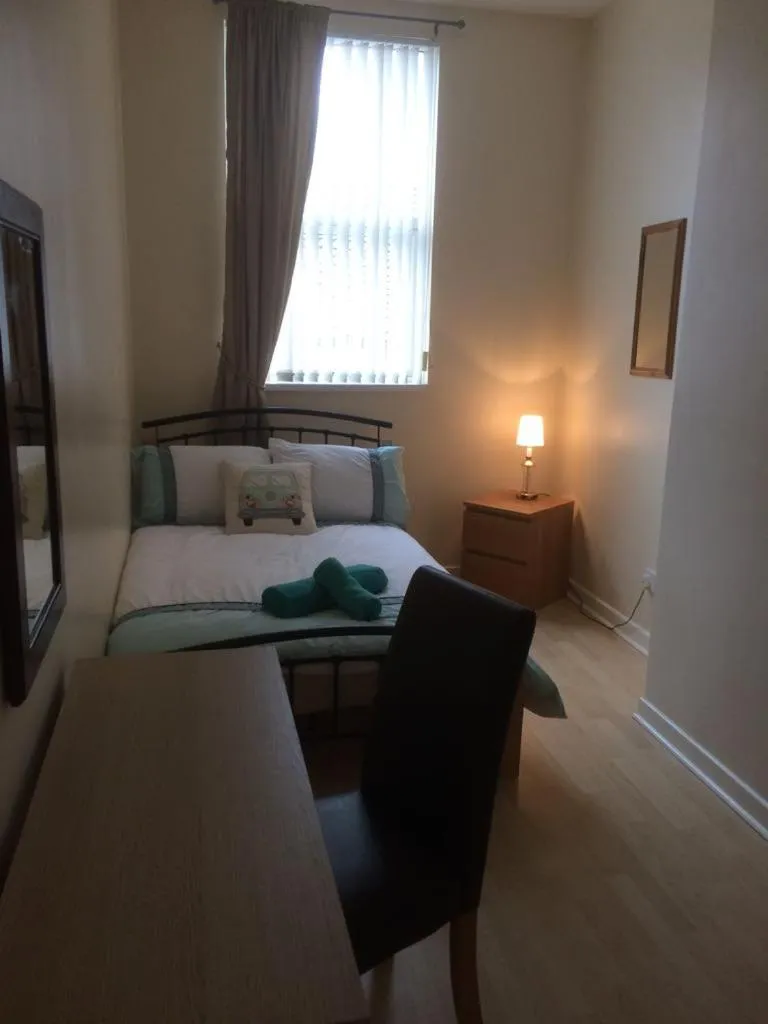 Bed in MARLEY MANSIONs APARTMENTS - KING ST REF : 10/3