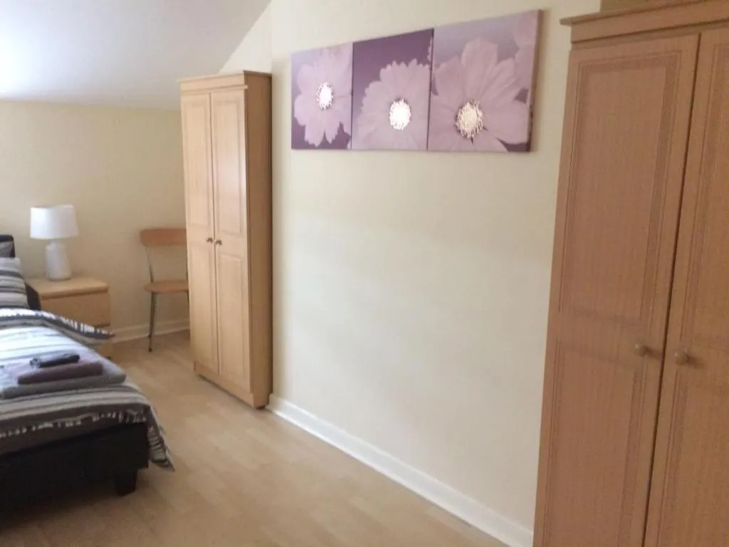 Bedroom, Bed in MARLEY MANSIONs APARTMENTS - KING ST REF : 10/3