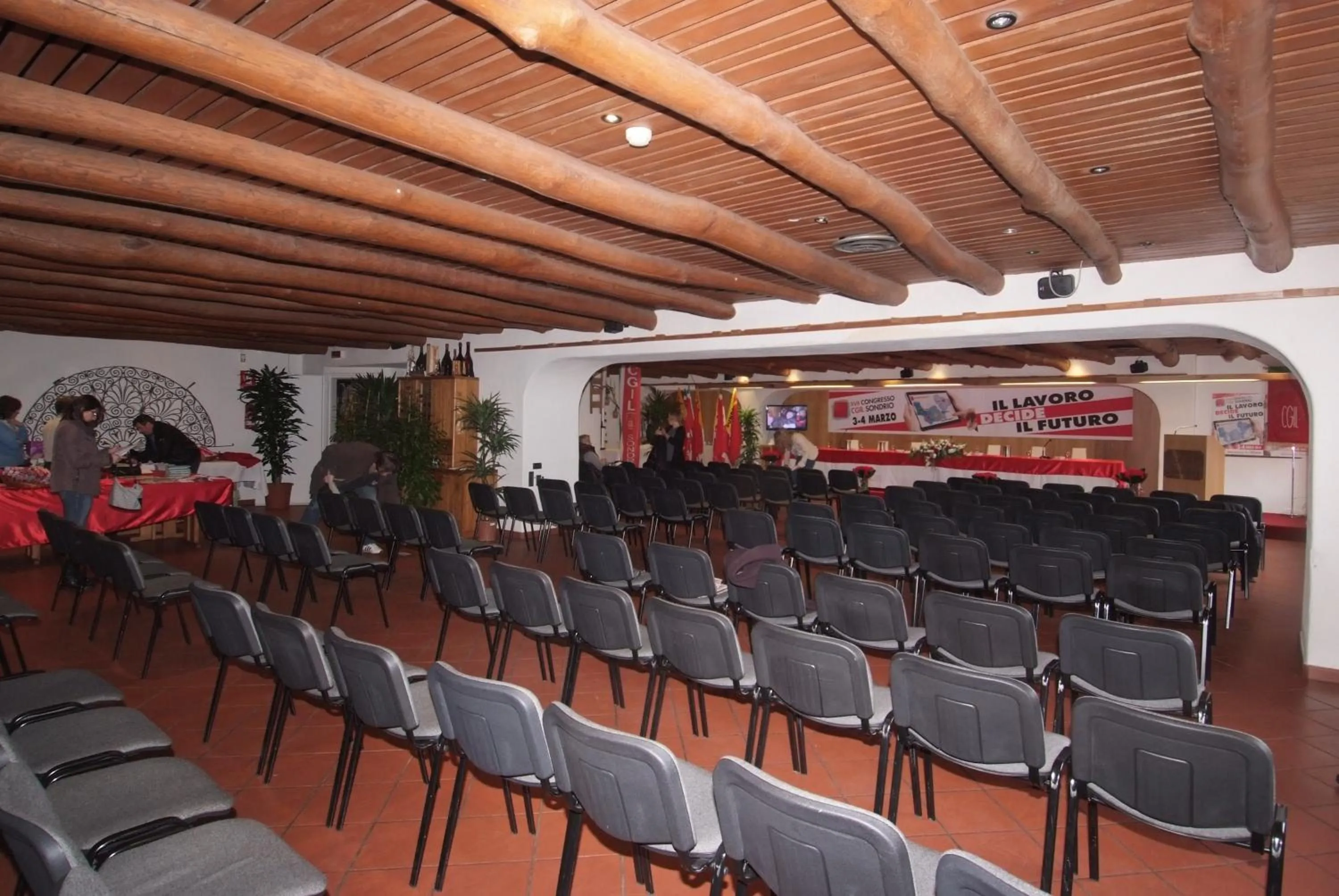 Business facilities in La Brace