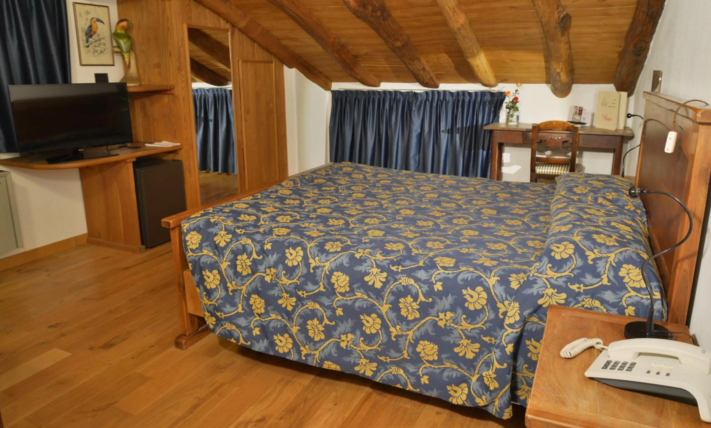 Photo of the whole room, Bed in La Brace