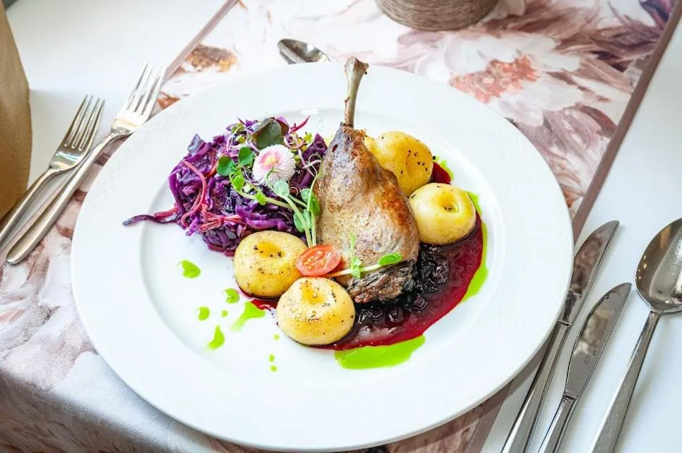 Restaurant/places to eat in Vistula Hotel