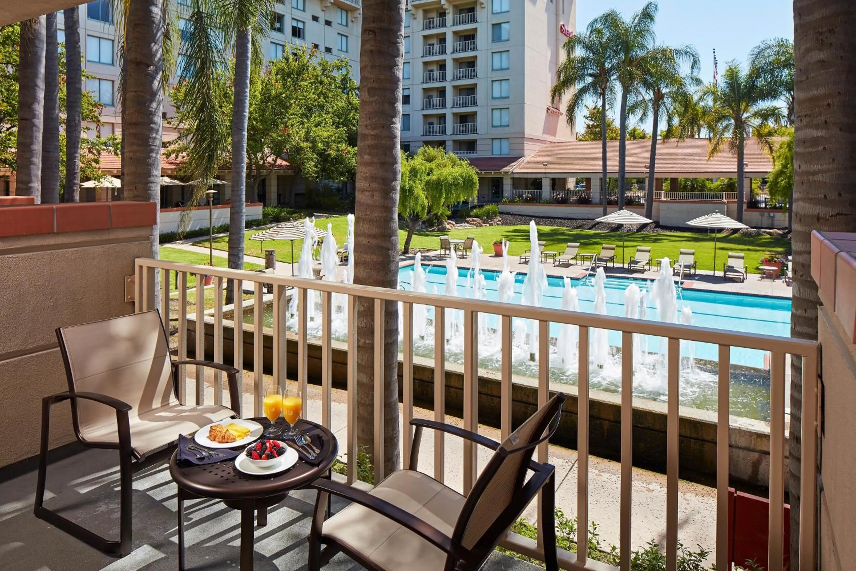 Swimming pool in Sheraton San Jose Silicon Valley