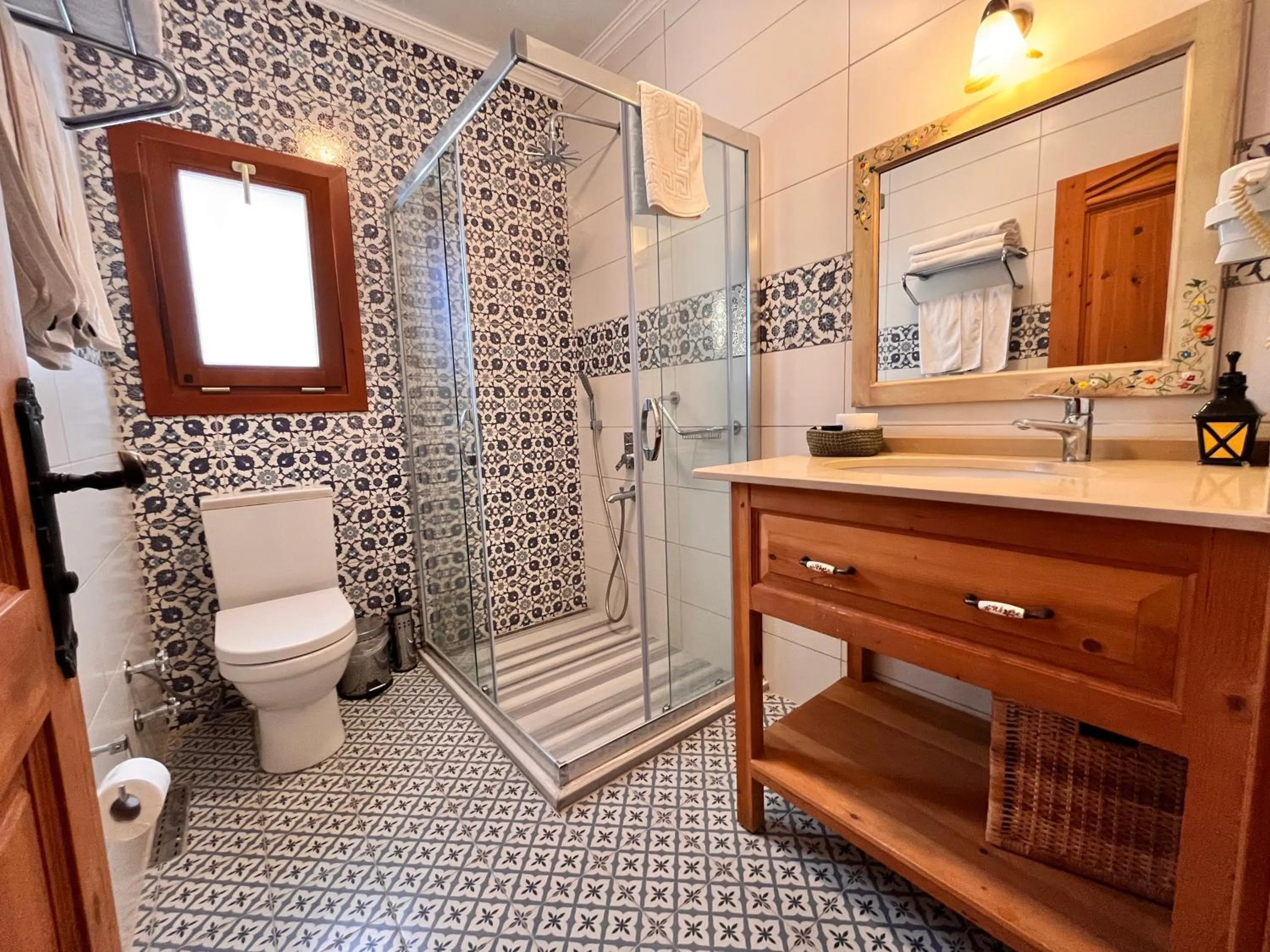 Shower in Eski Datça Otel