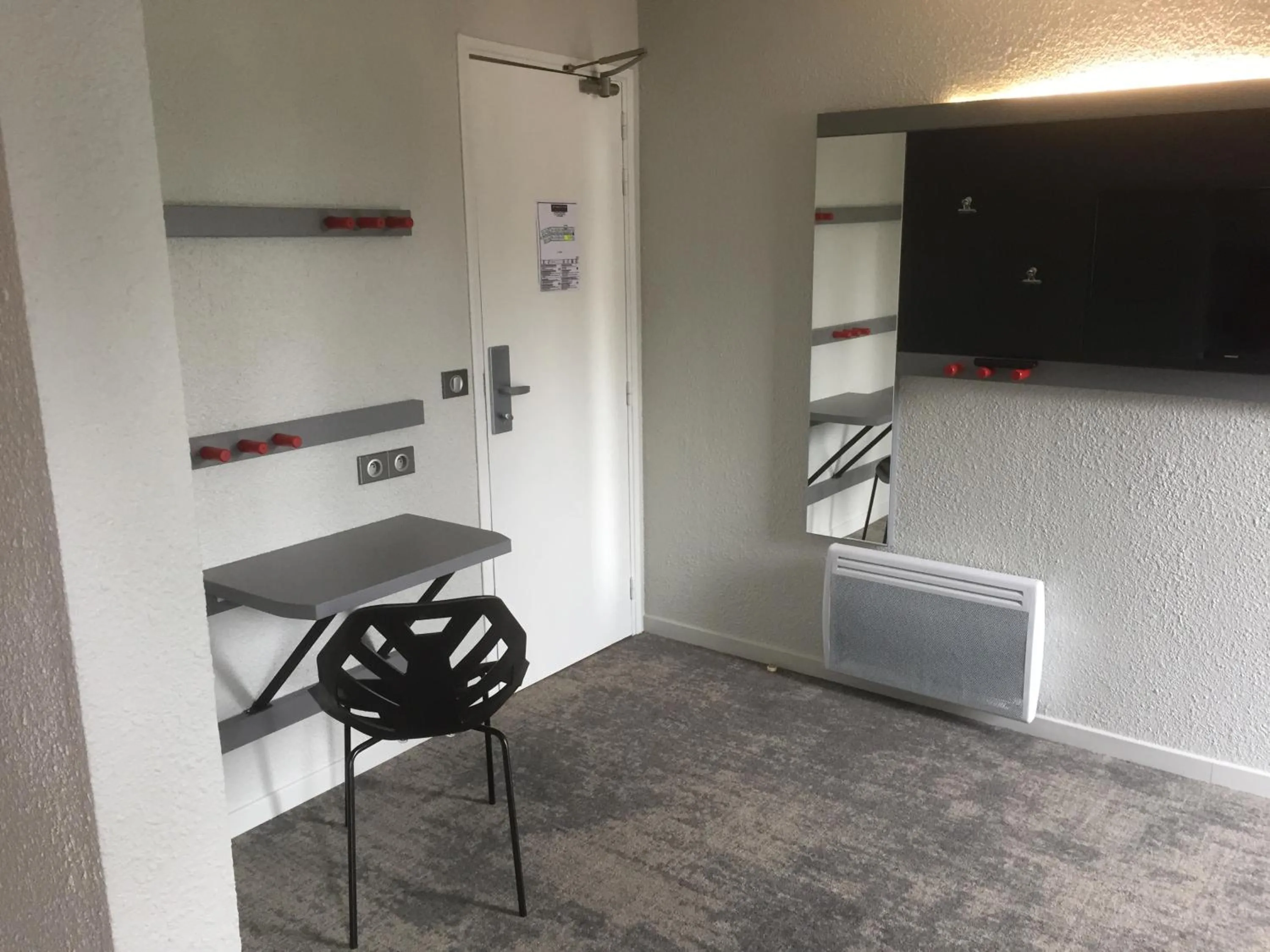 TV and multimedia in Enzo Hotels Trappes by Kyriad Direct