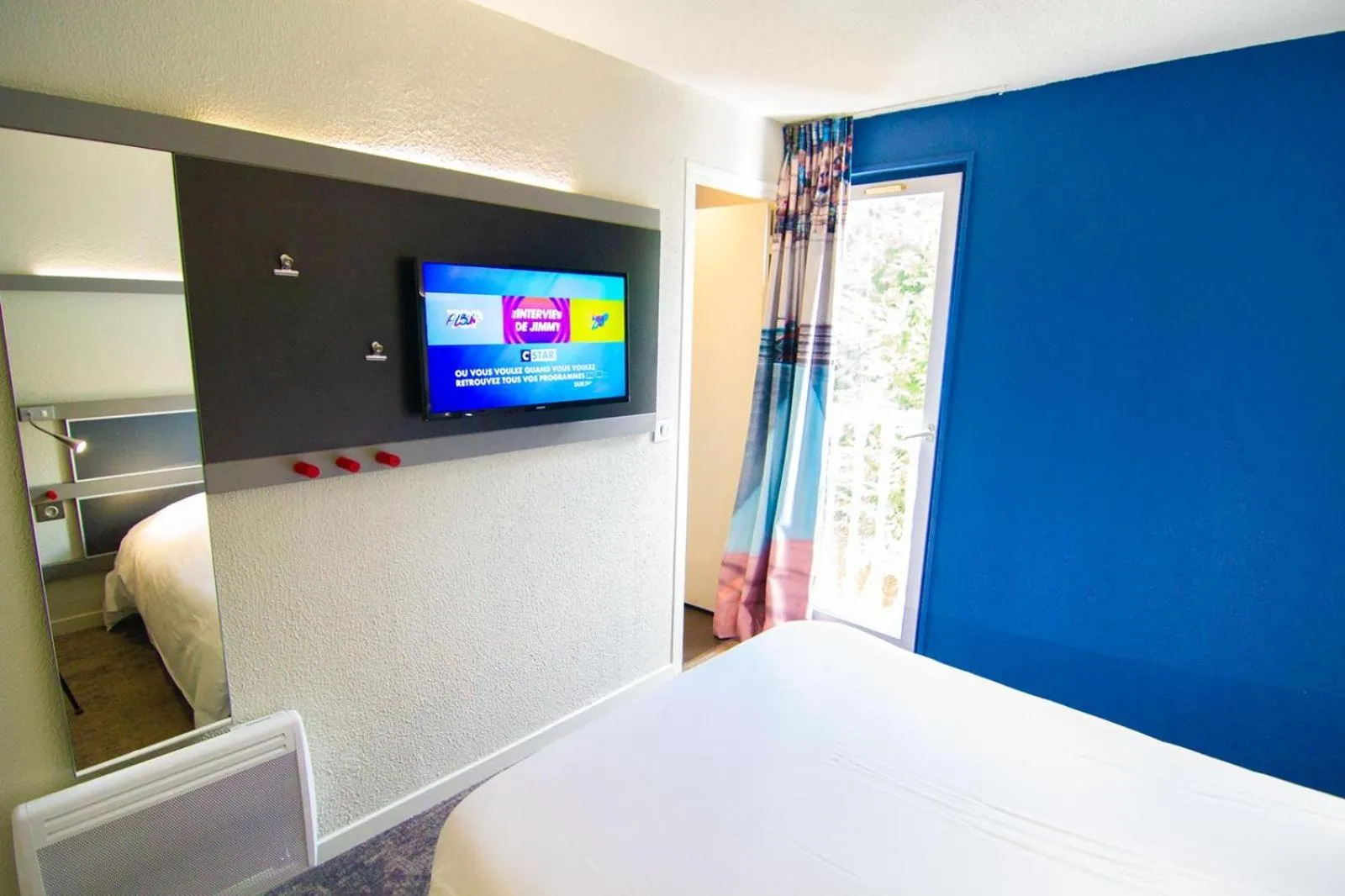 Bed in Enzo Hotels Trappes by Kyriad Direct