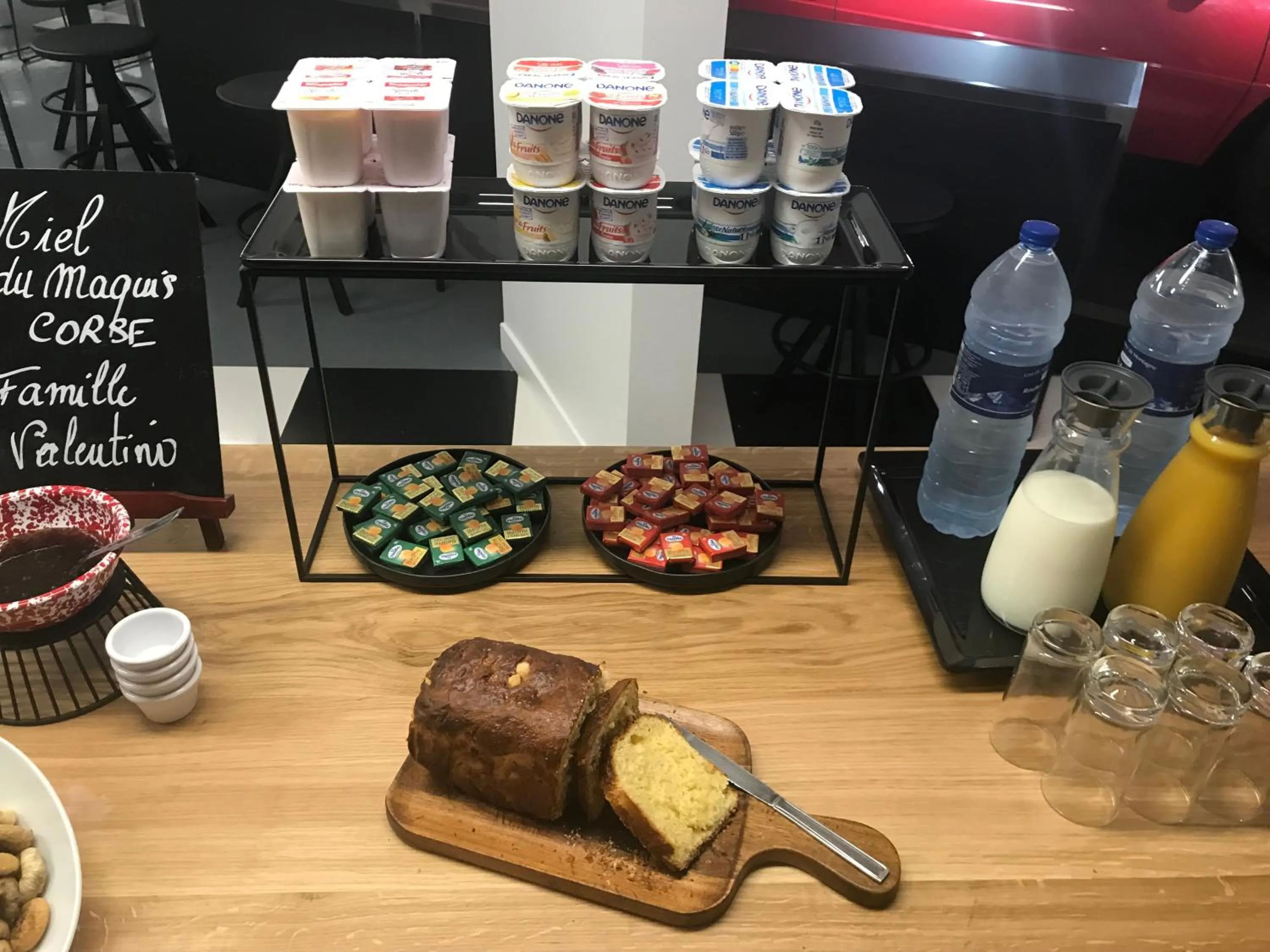 Breakfast in Enzo Hotels Trappes by Kyriad Direct