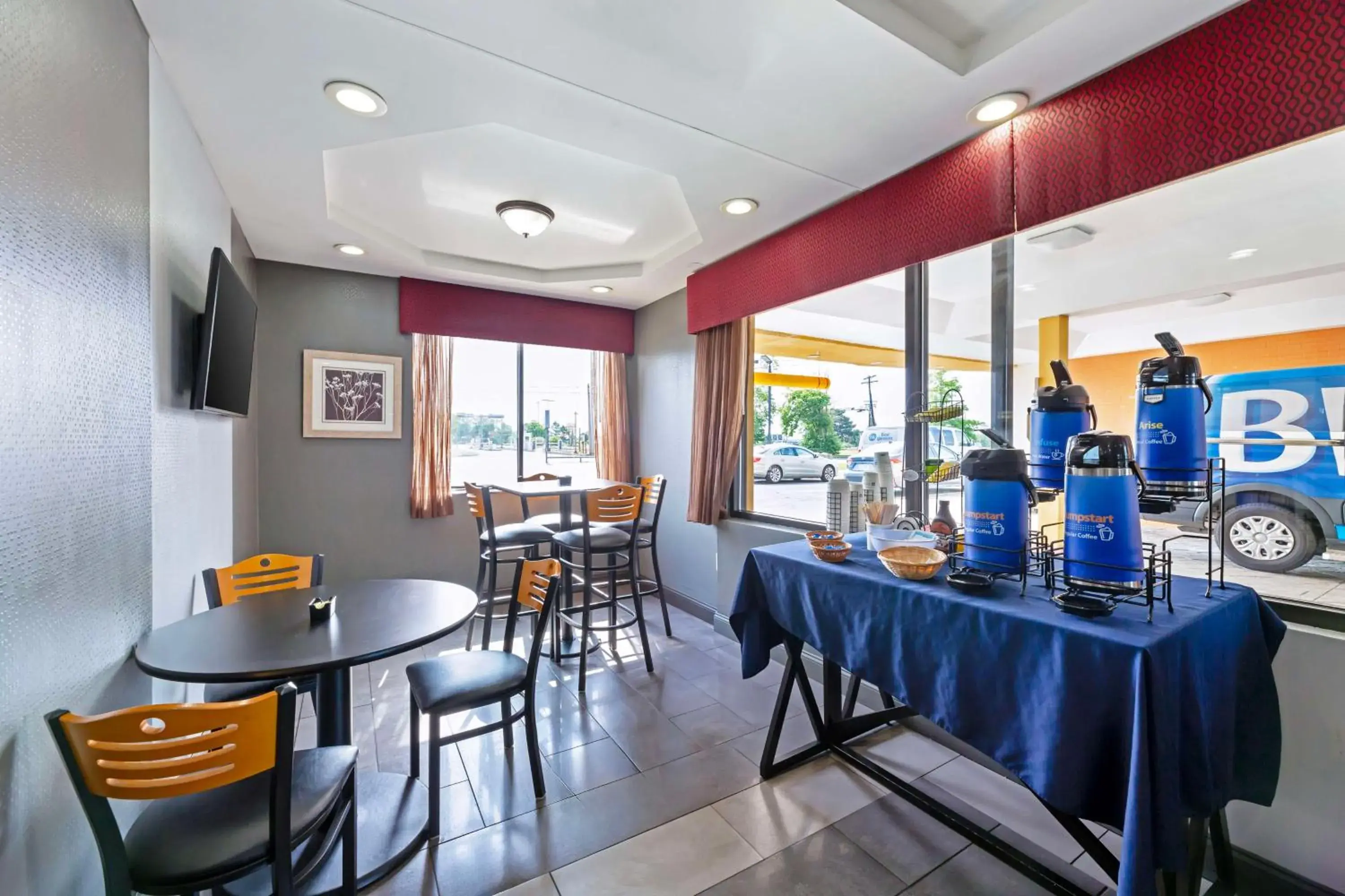 Property building in Best Western Inn at the Rochester Airport Property building in Best Western Inn at the Rochester Airport