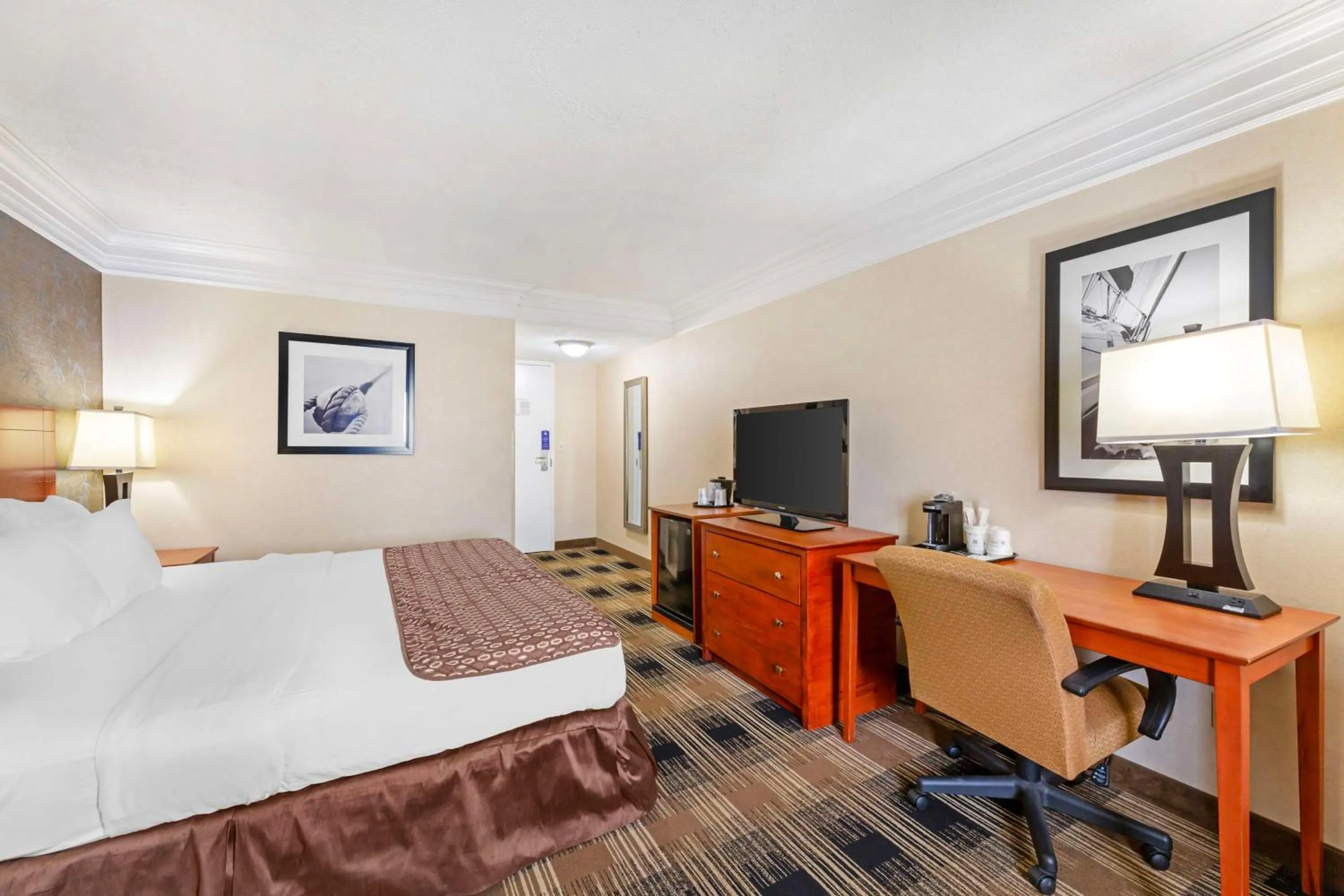 Bedroom, Bed in Best Western Inn at the Rochester Airport