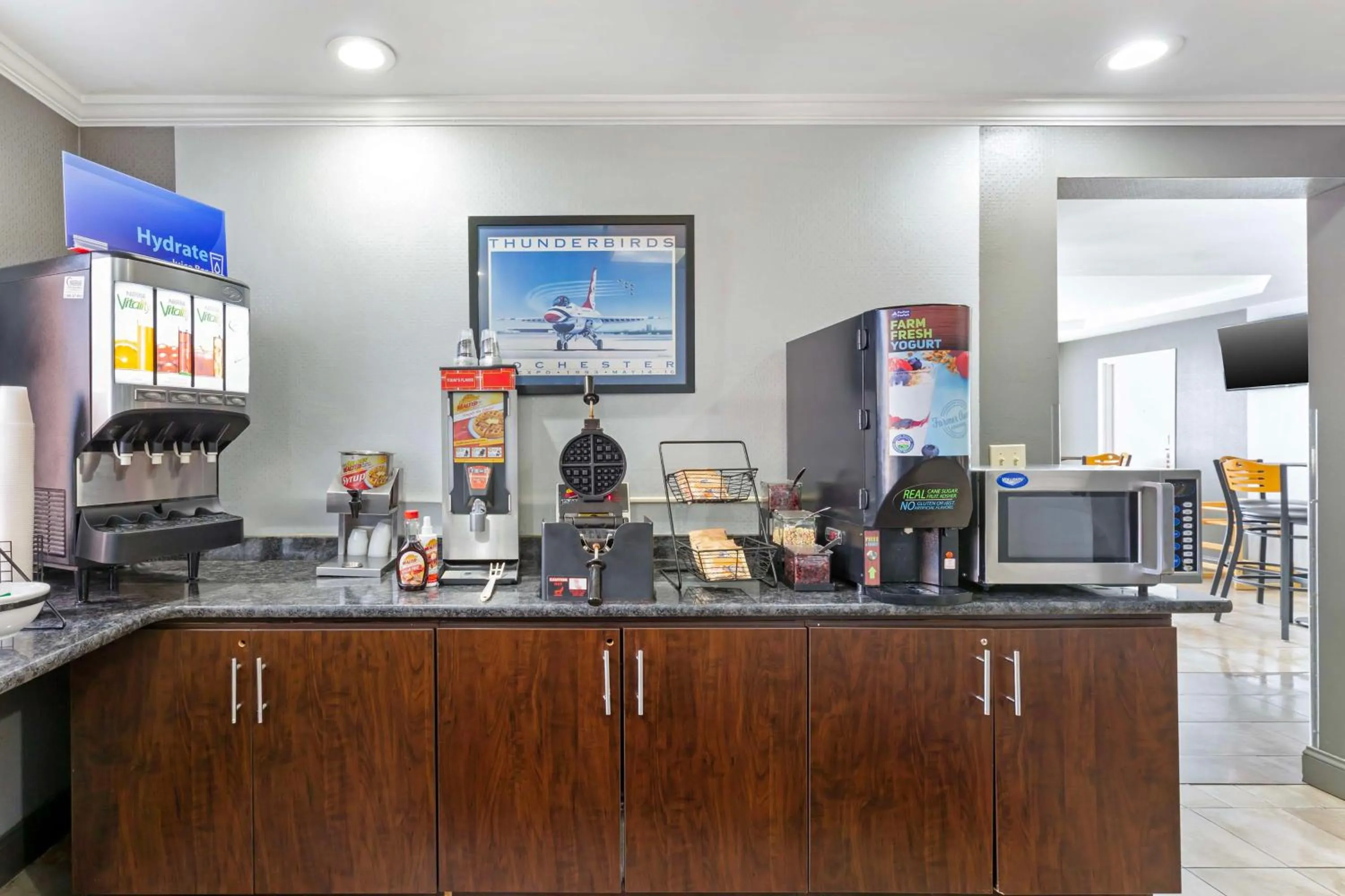 Breakfast in Best Western Inn at the Rochester Airport