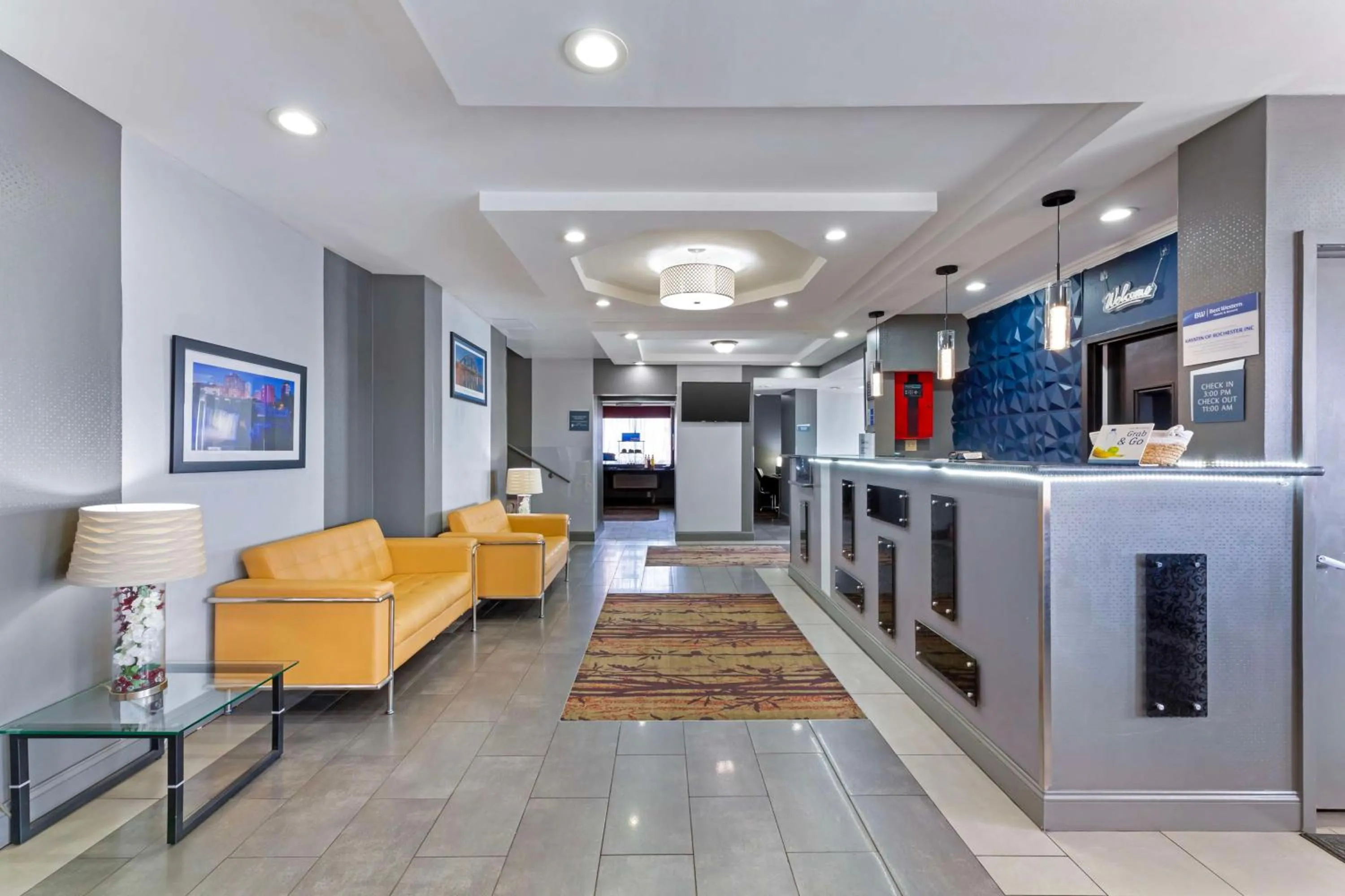 Lobby or reception in Best Western Inn at the Rochester Airport