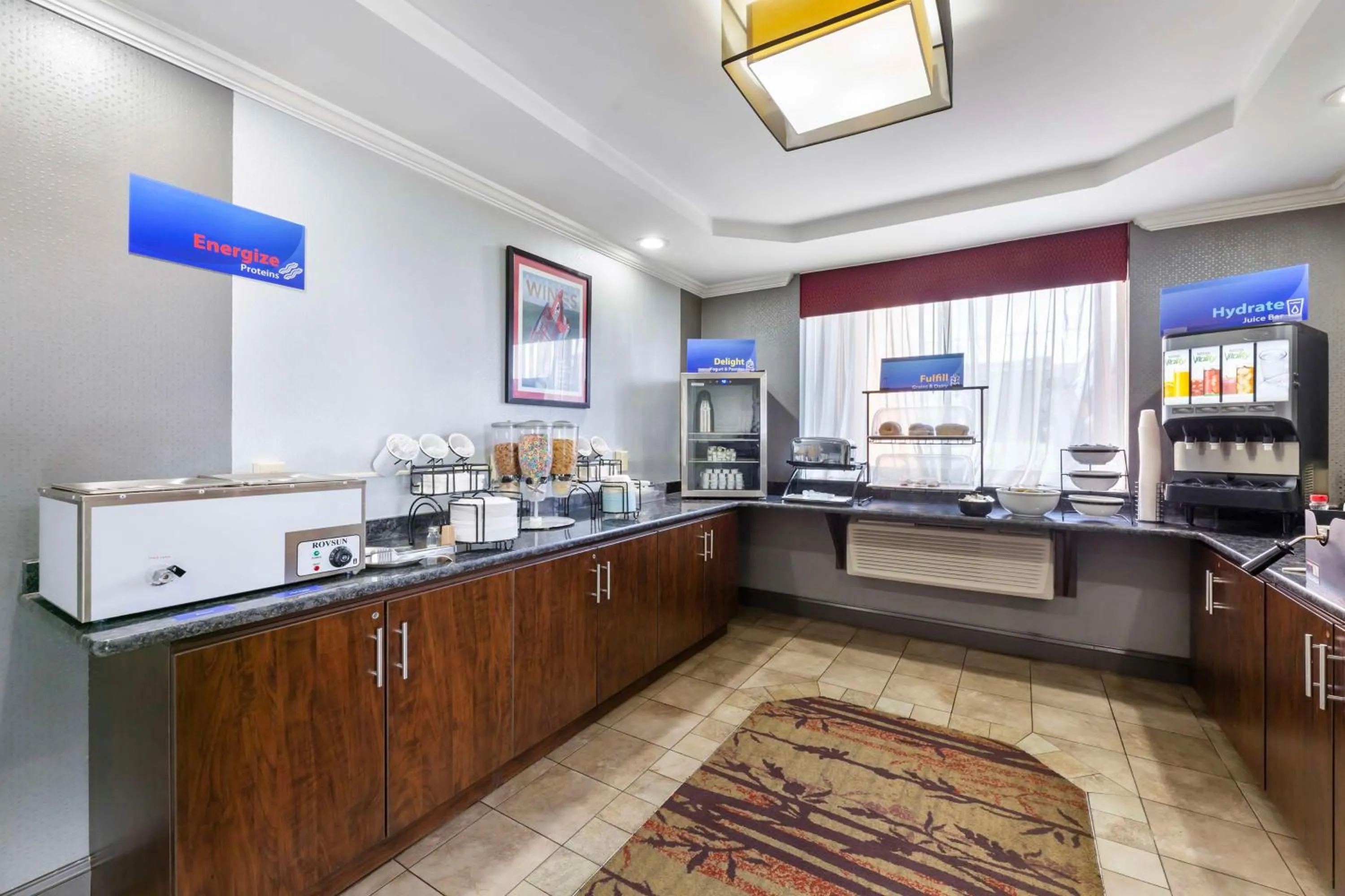 Breakfast in Best Western Inn at the Rochester Airport