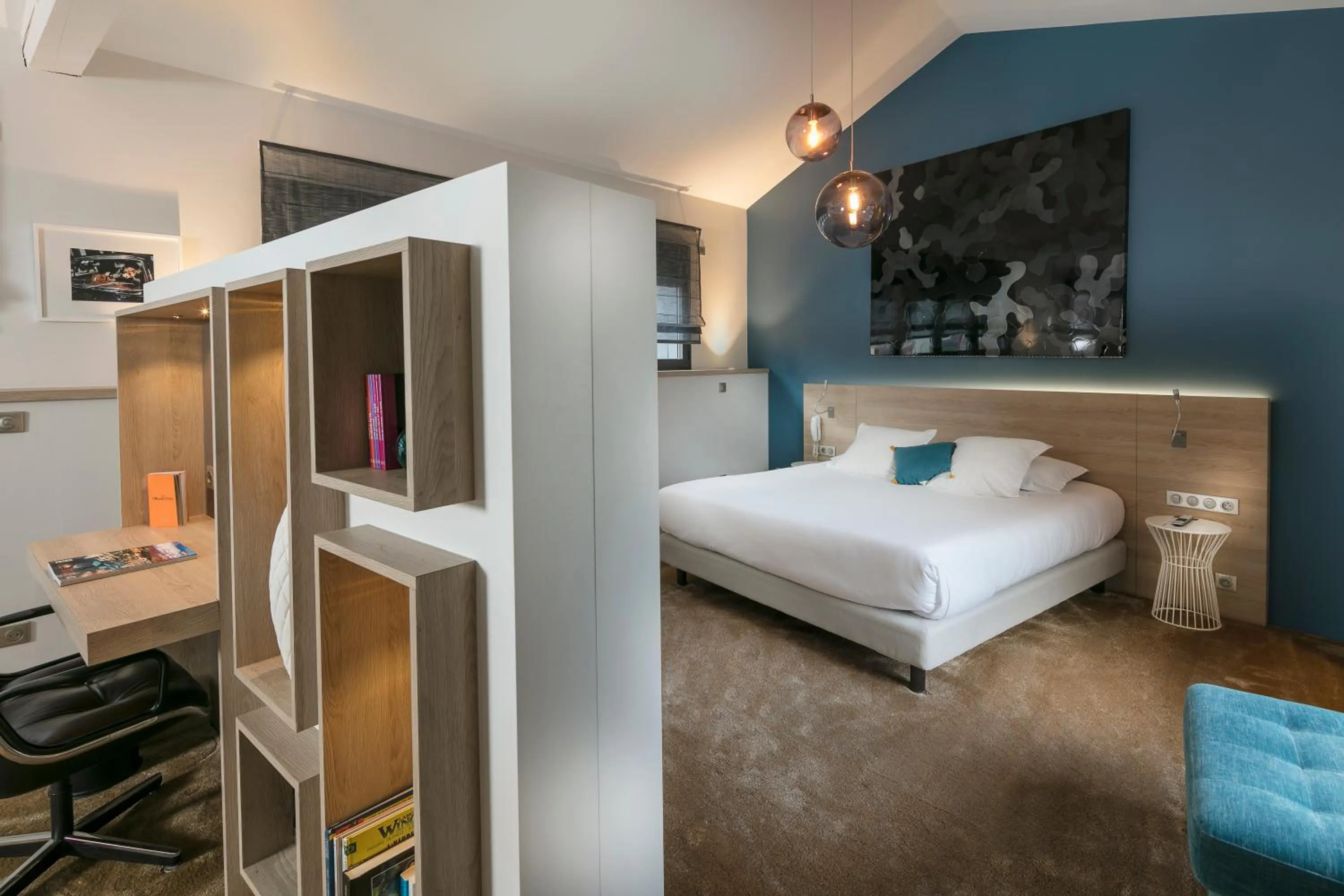 Photo of the whole room, Bed in Hotel De France