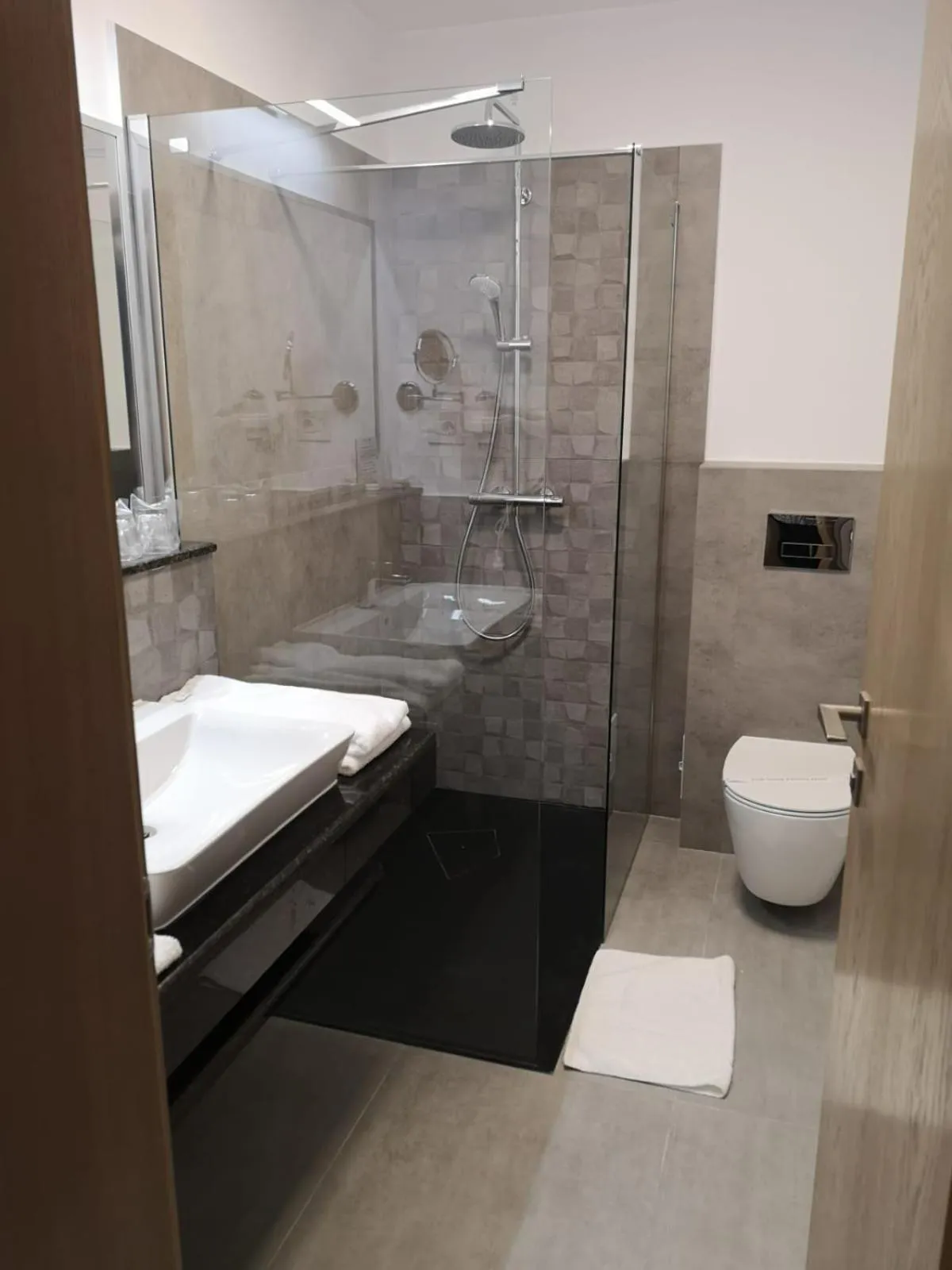 Bathroom in New Wolf