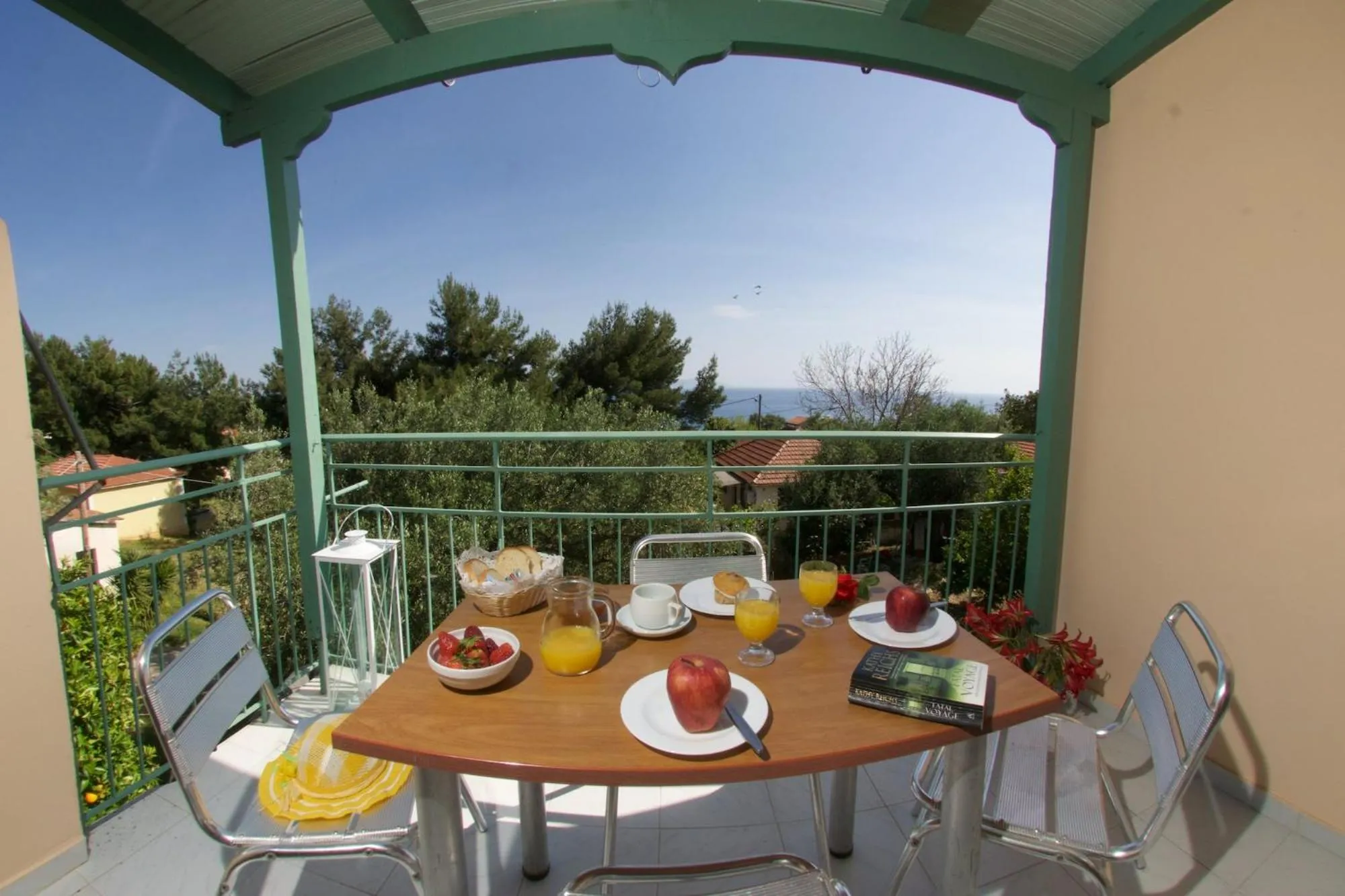 Coffee/tea facilities in Maria Apartments