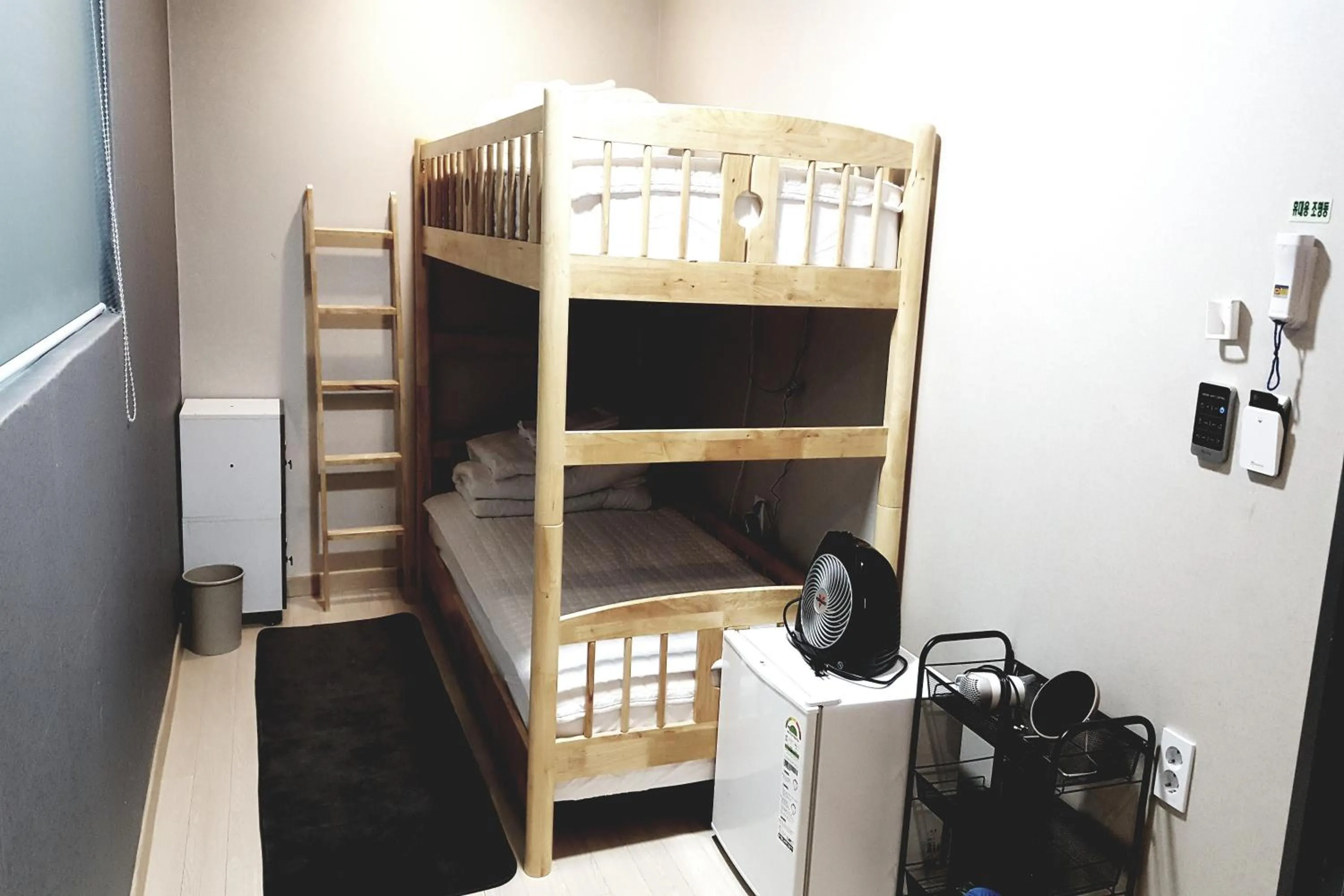 Shower, Bed in O'guest in Haeundae