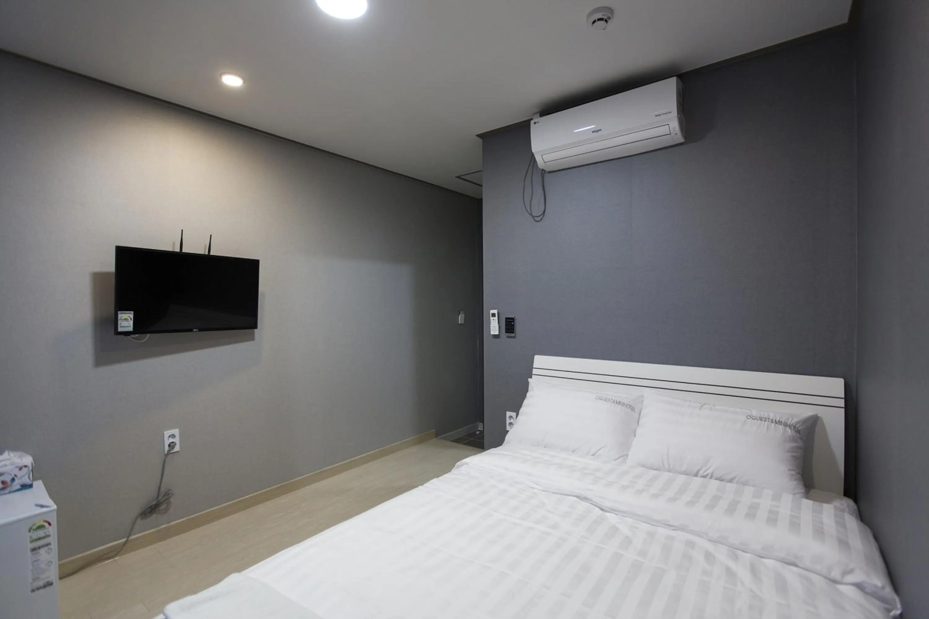 Shower, Bed in O'guest in Haeundae