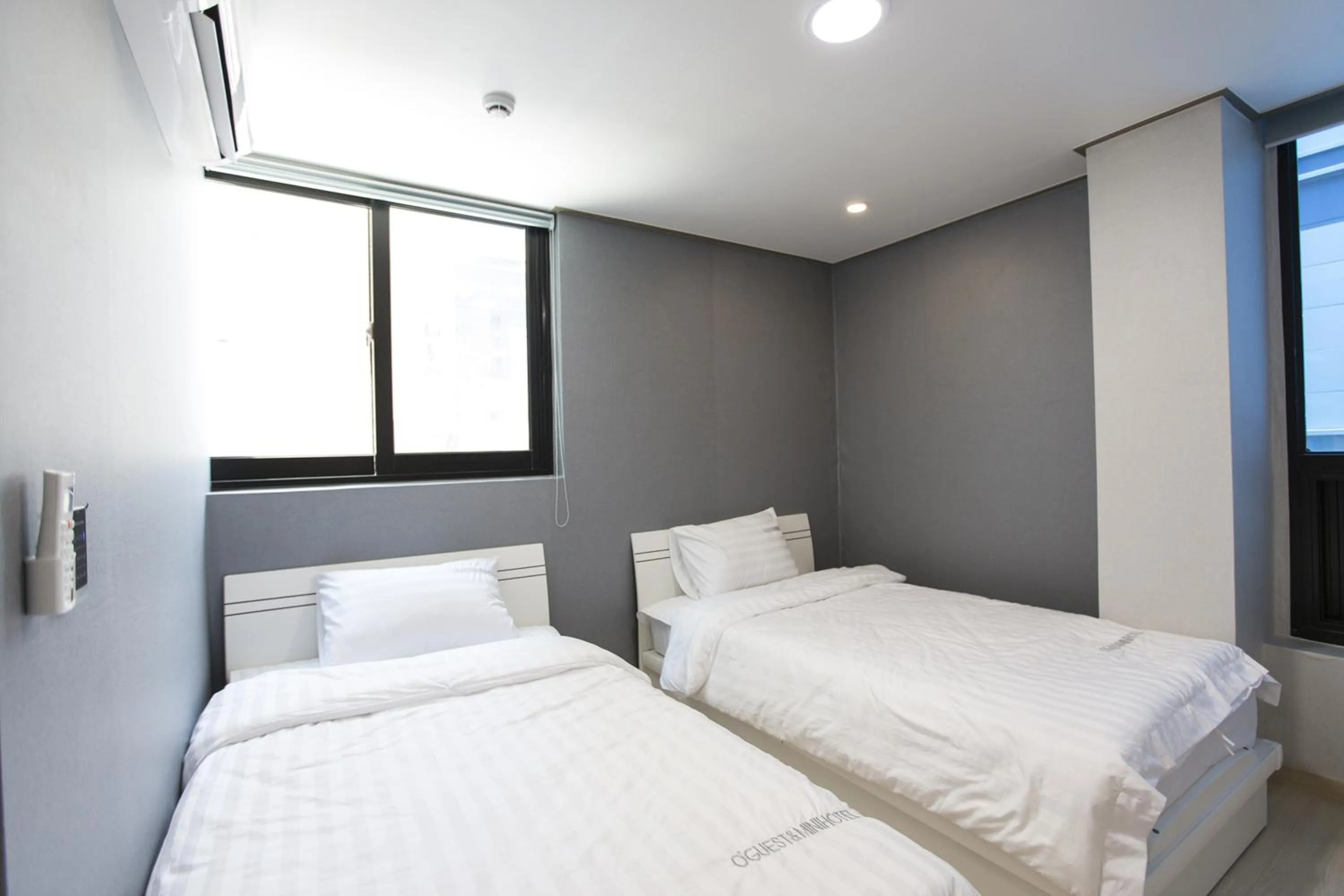 Shower, Bed in O'guest in Haeundae