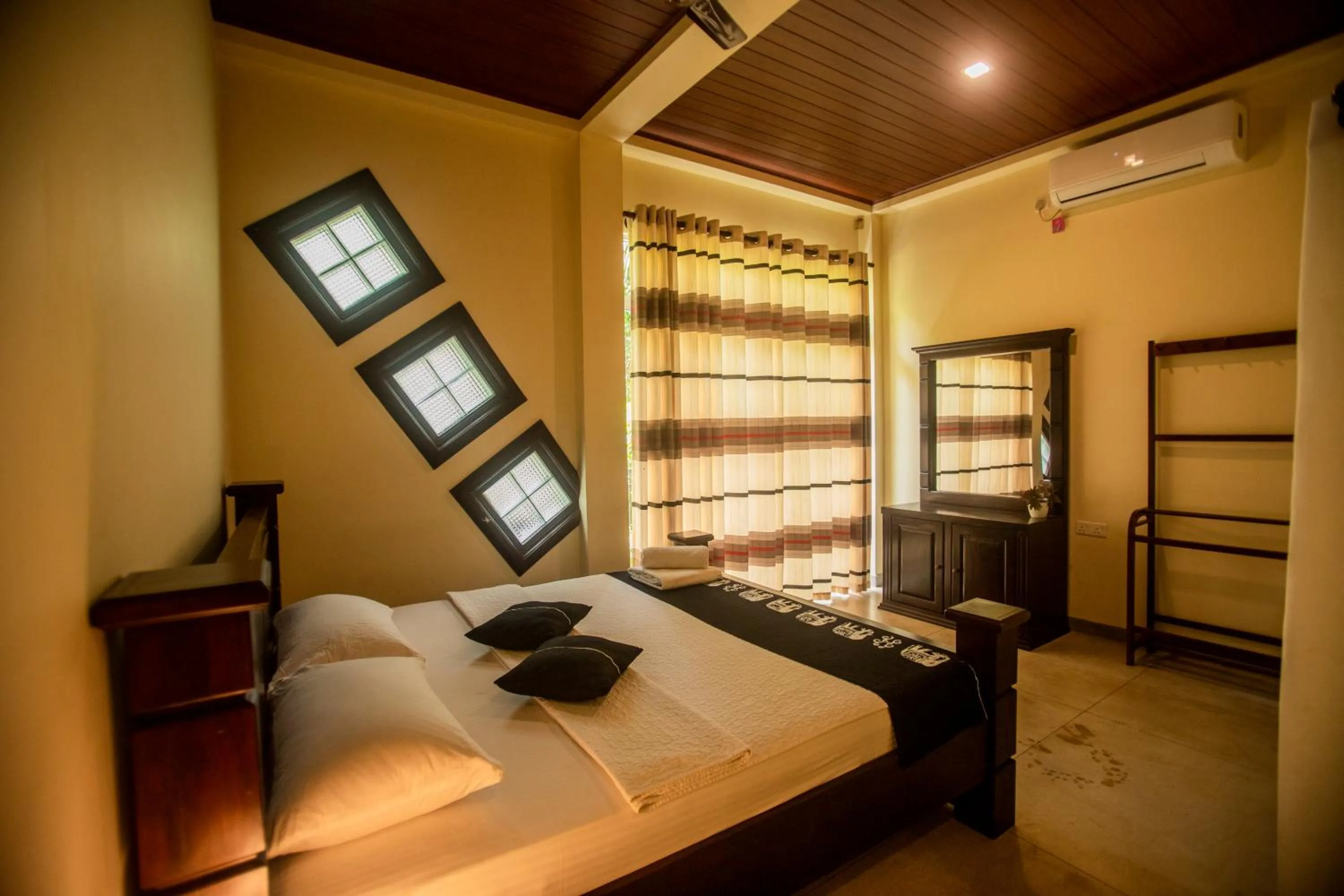 Bed in Evergreen Hotel Dambulla