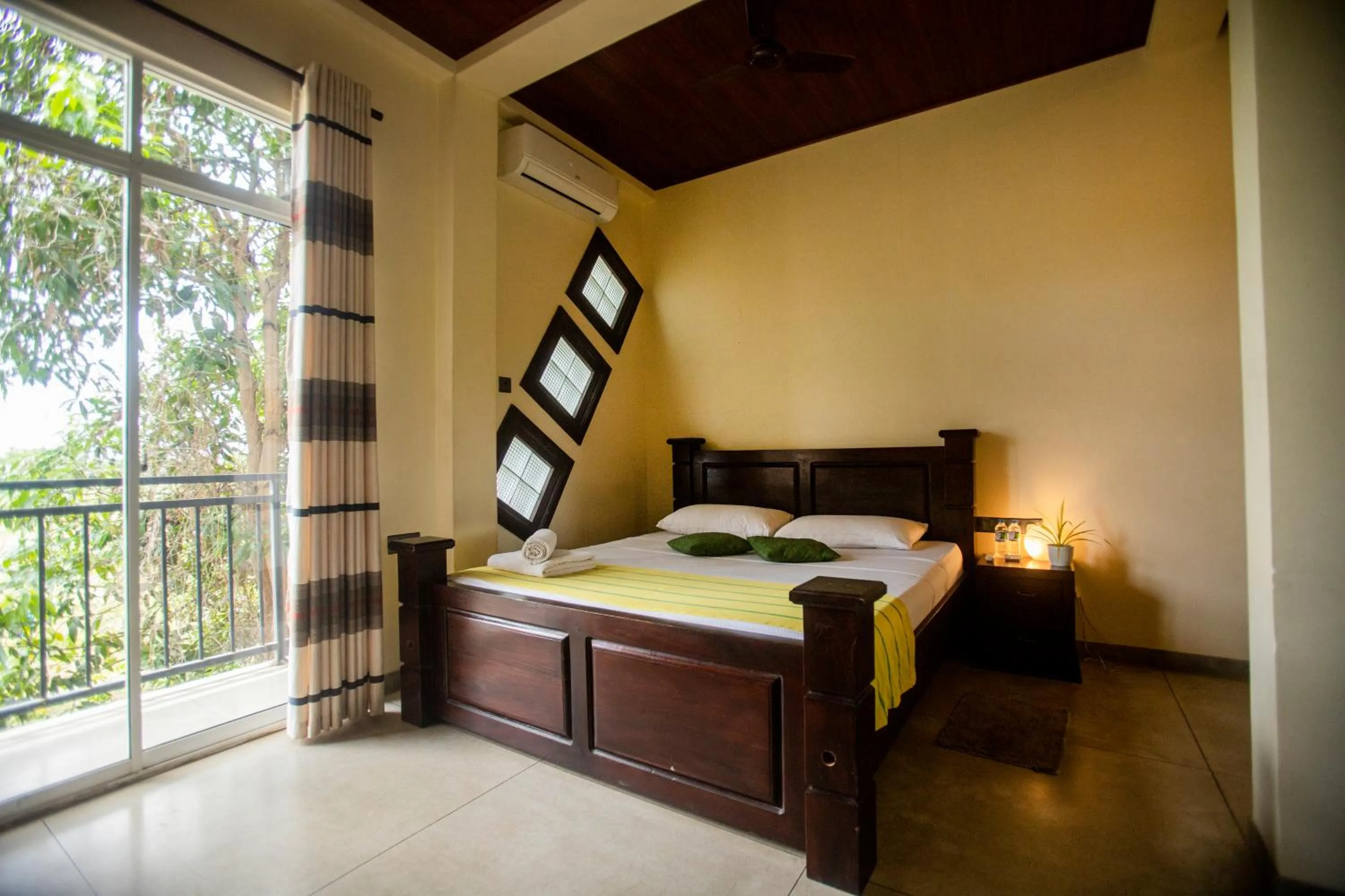 Bed in Evergreen Hotel Dambulla