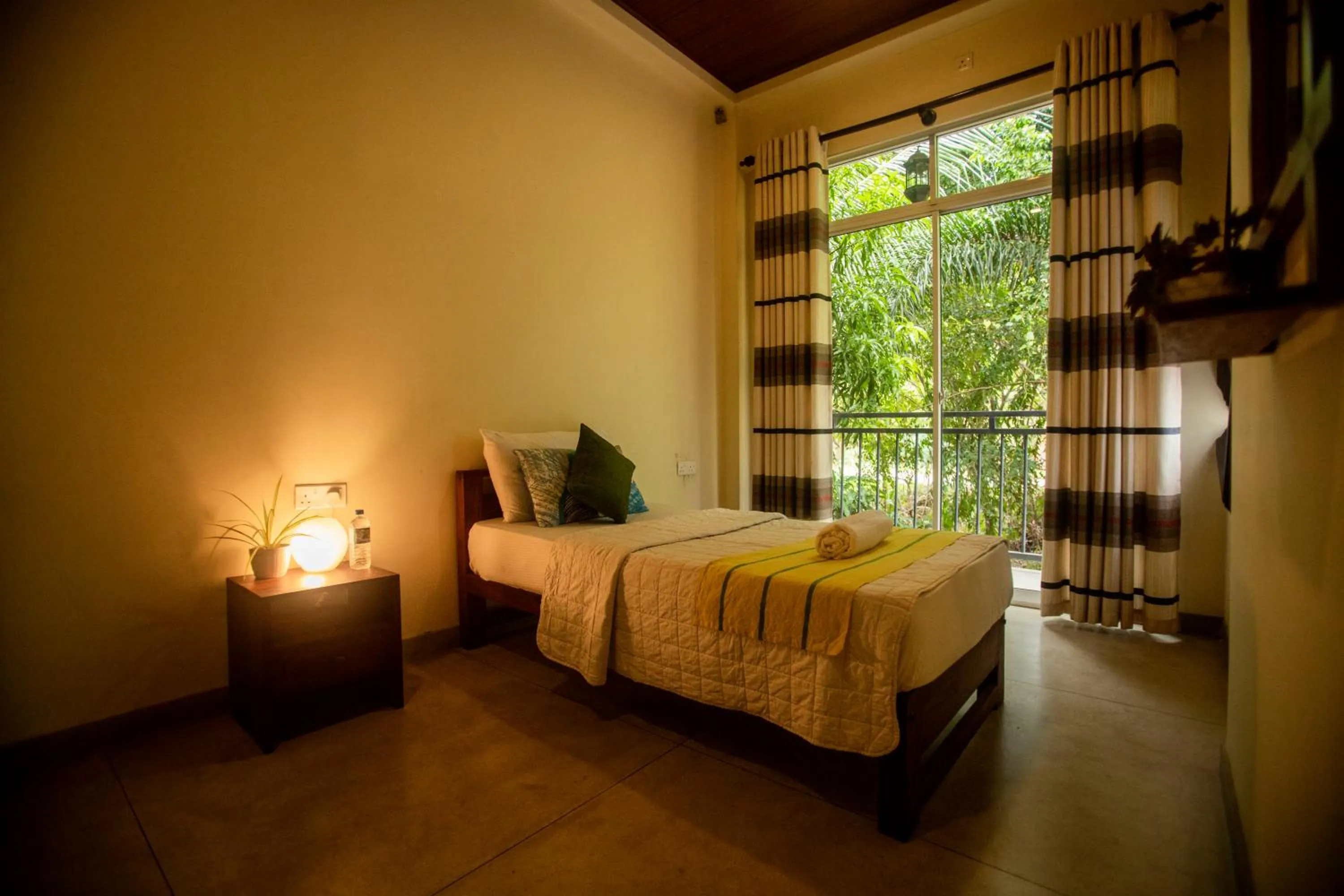 Bedroom, Bed in Evergreen Hotel Dambulla