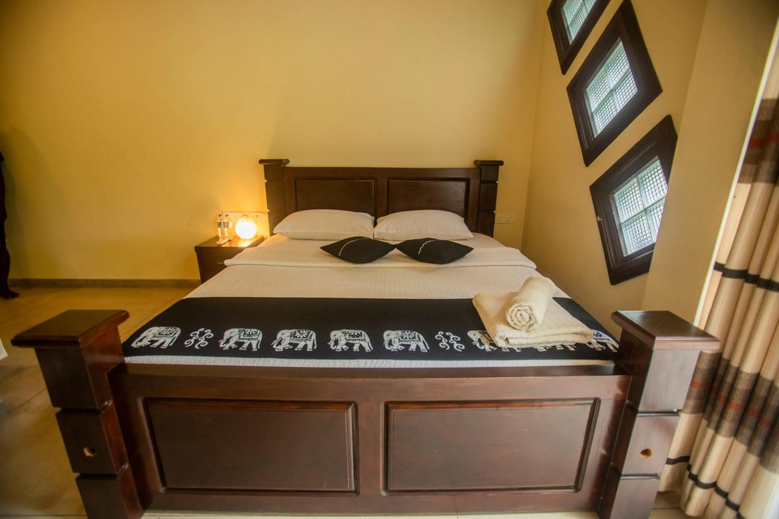 Bed in Evergreen Hotel Dambulla