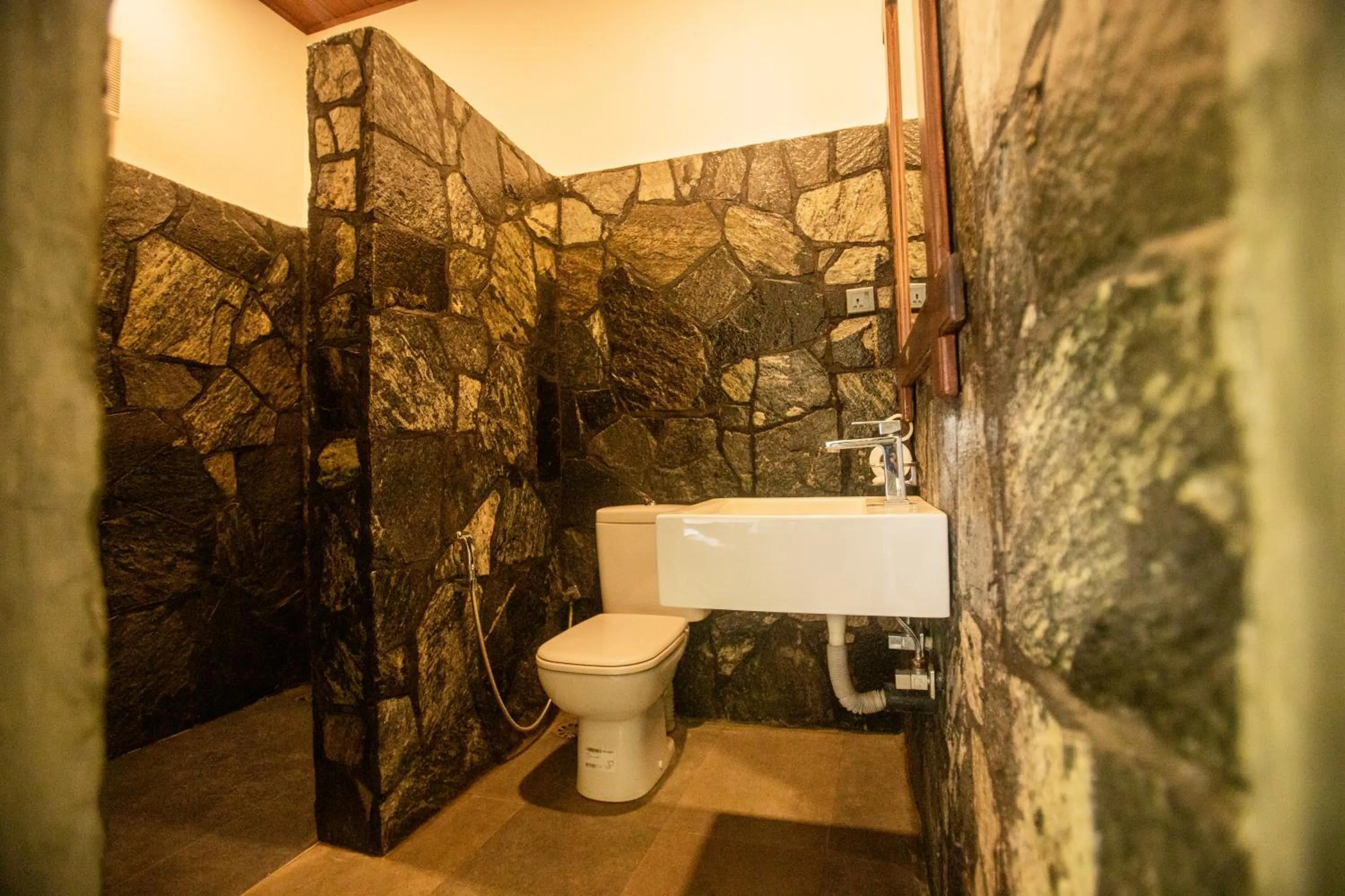 Bathroom in Evergreen Hotel Dambulla