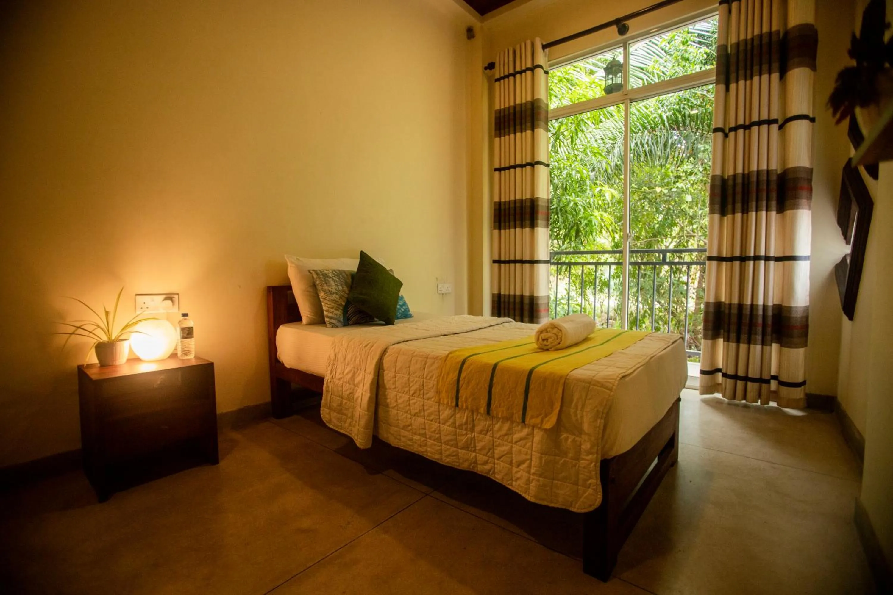 Bedroom, Bed in Evergreen Hotel Dambulla