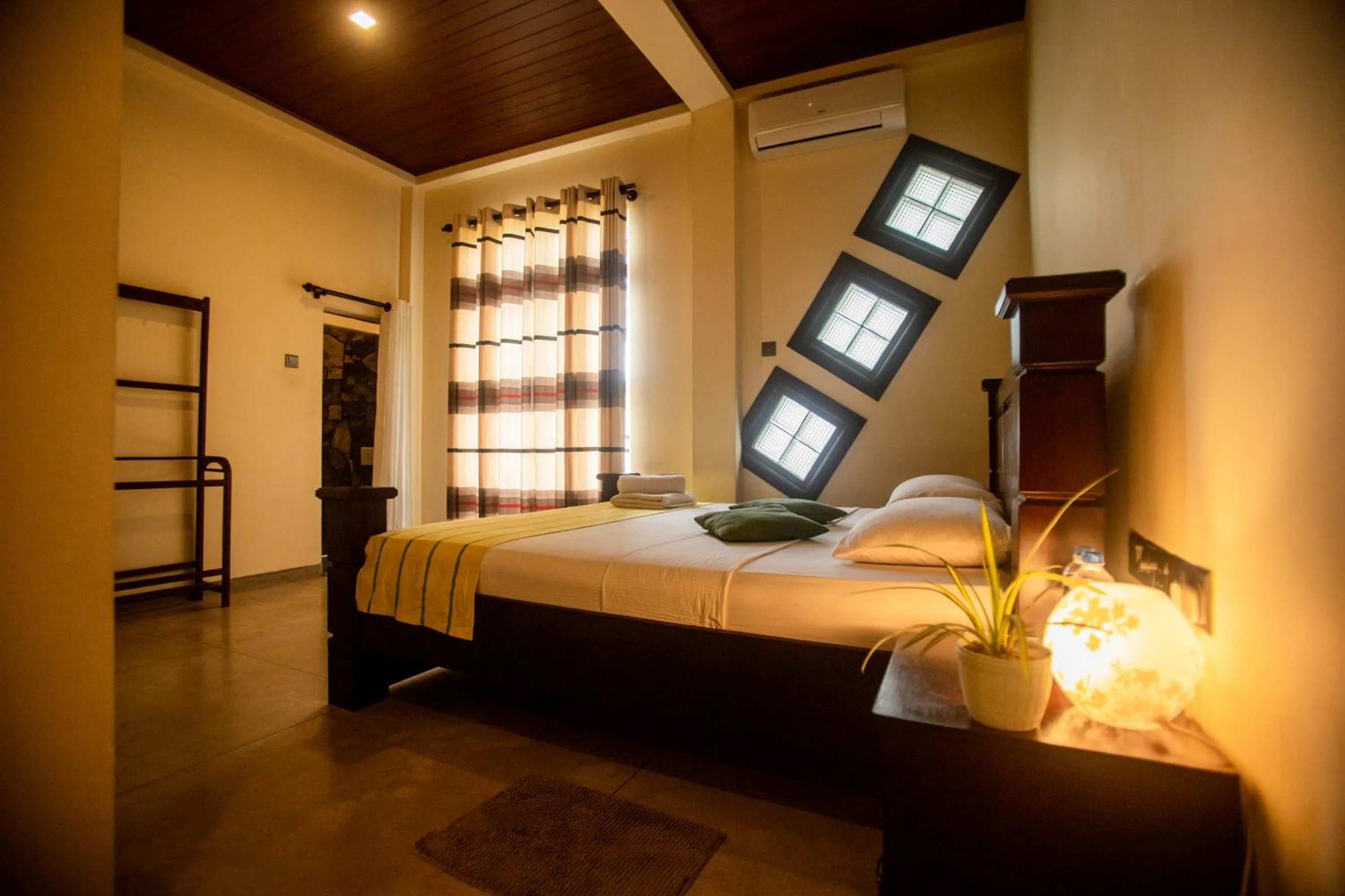 Bed in Evergreen Hotel Dambulla