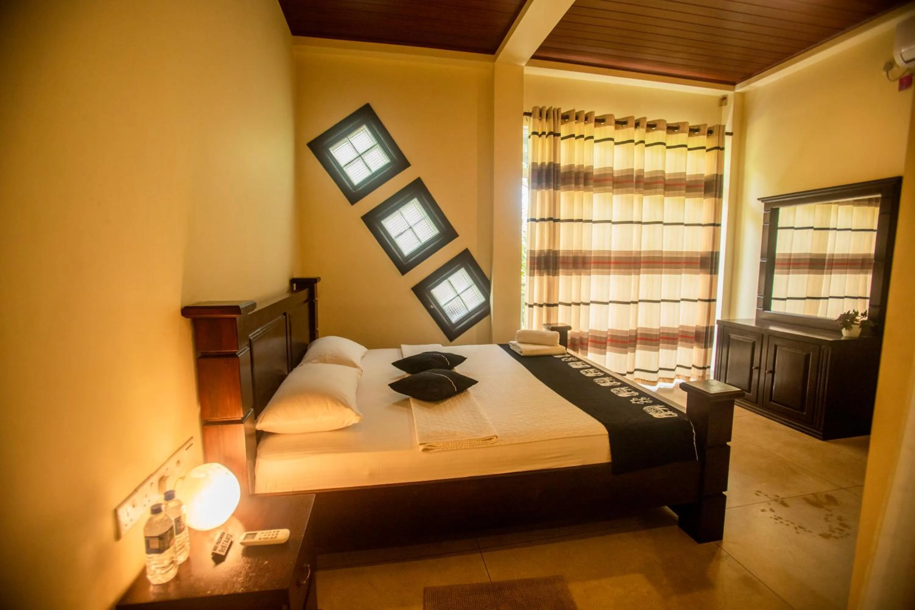 Bed in Evergreen Hotel Dambulla