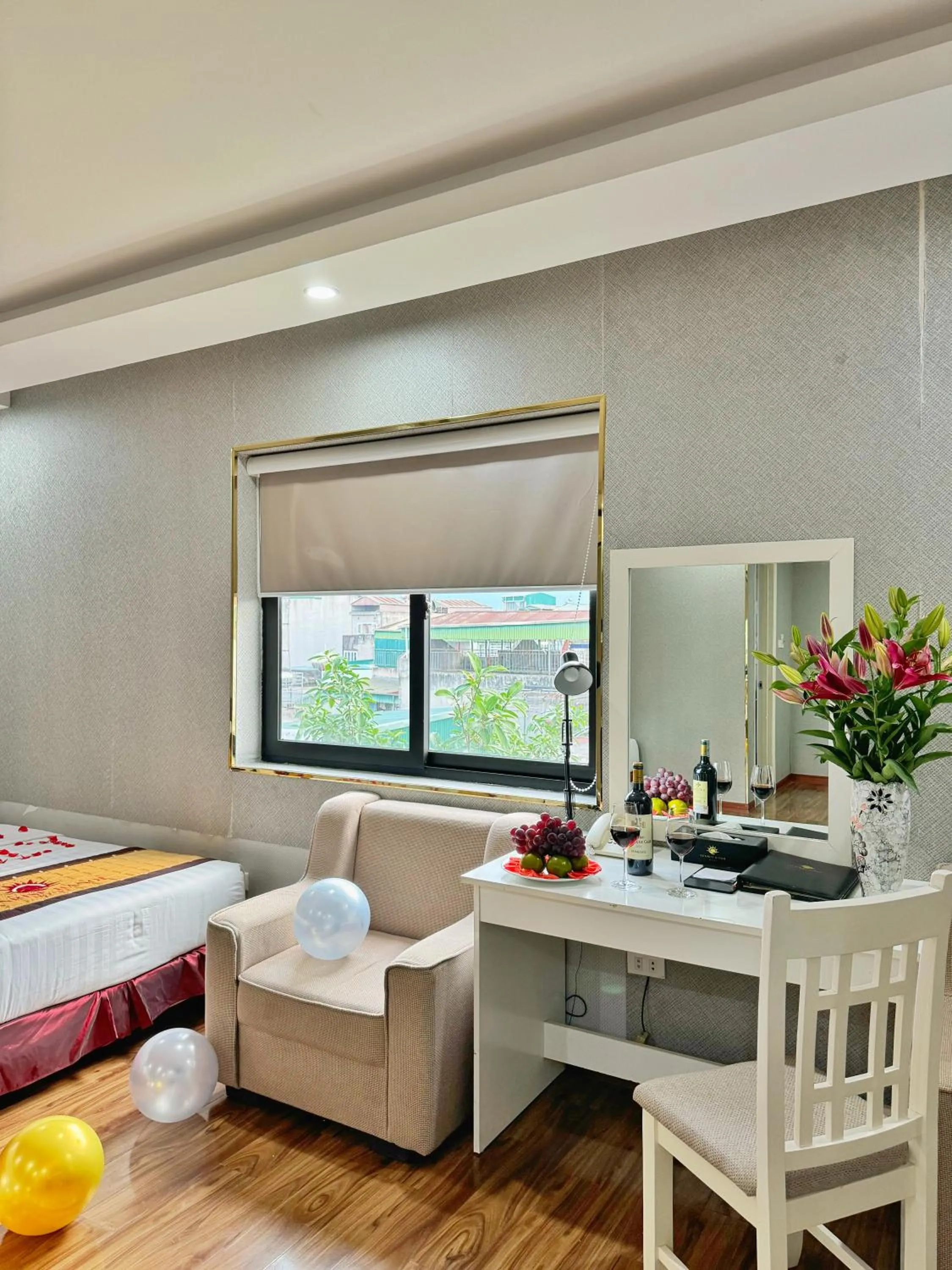 Photo of the whole room, Bed in Sunrise Hanoi Hotel