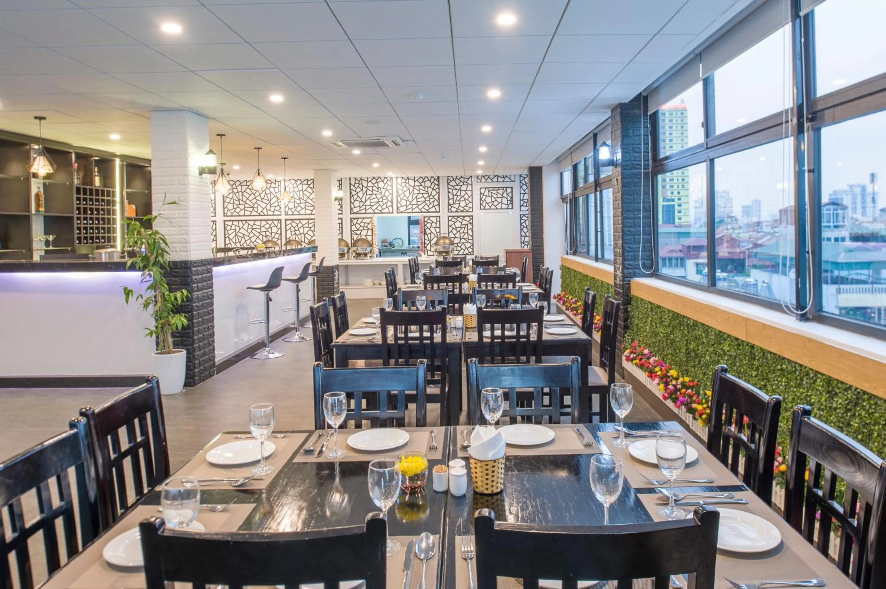 Restaurant/places to eat in Sunrise Hanoi Hotel