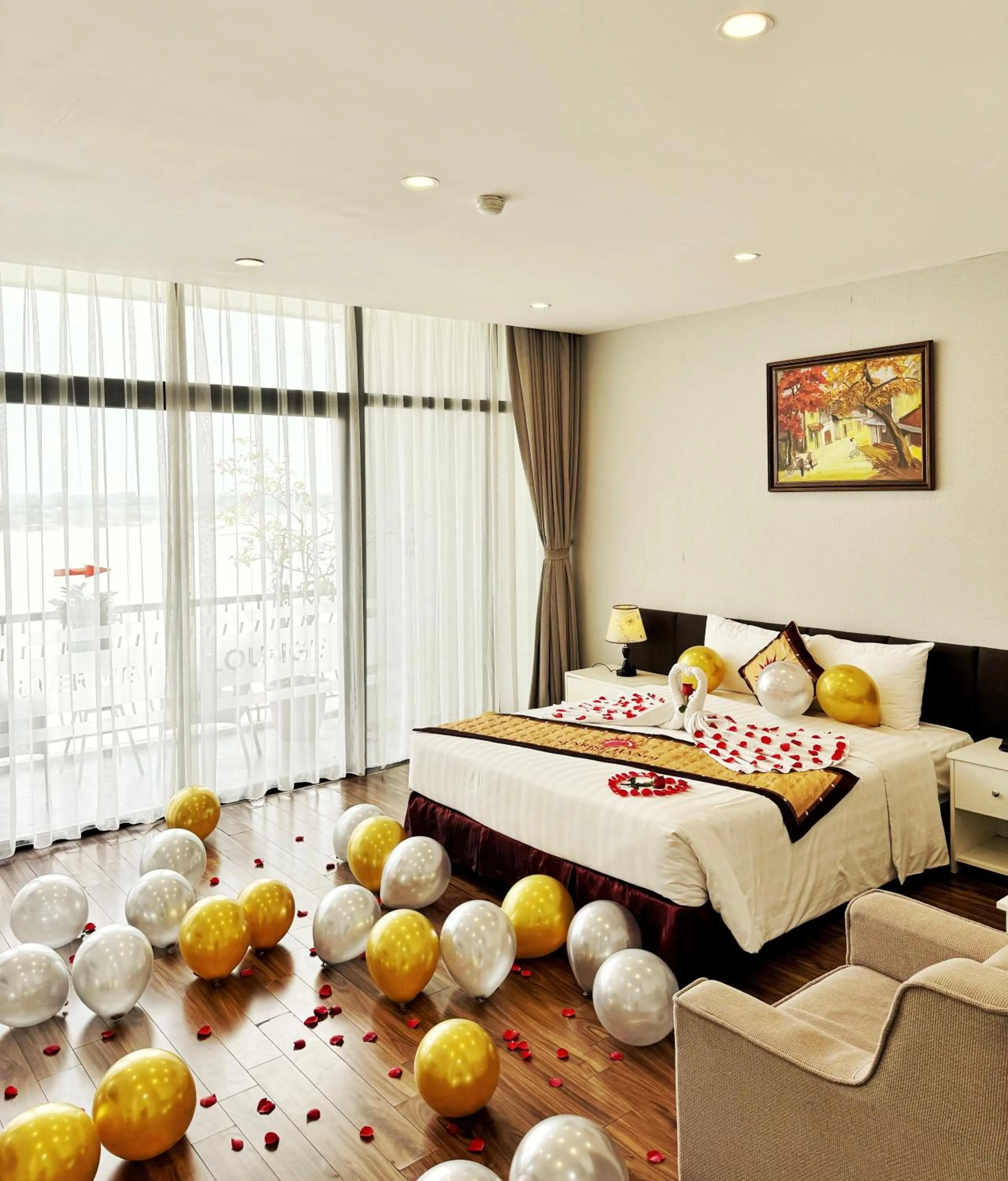 Bedroom, Bed in Sunrise Hanoi Hotel