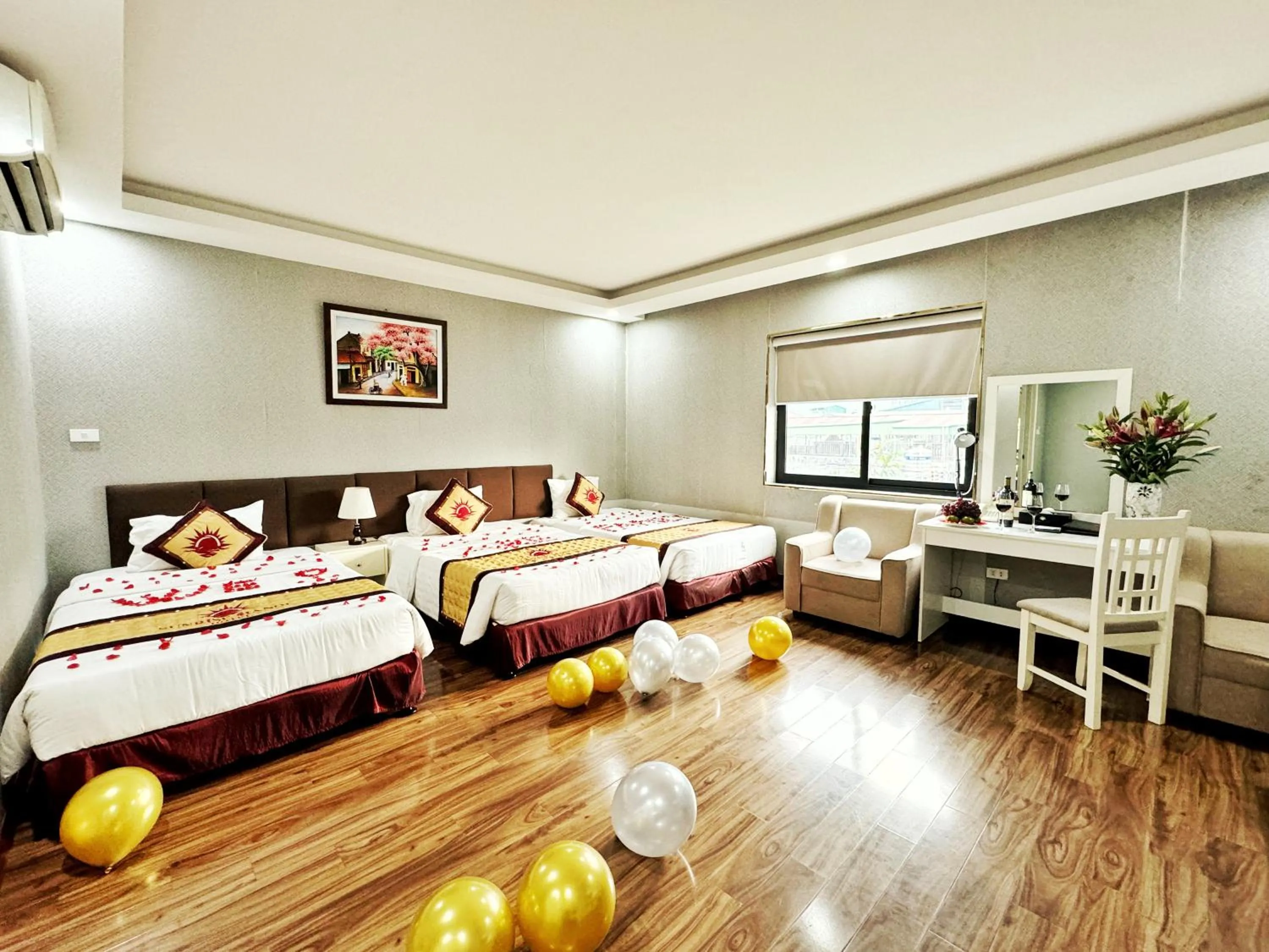 Bedroom, Bed in Sunrise Hanoi Hotel