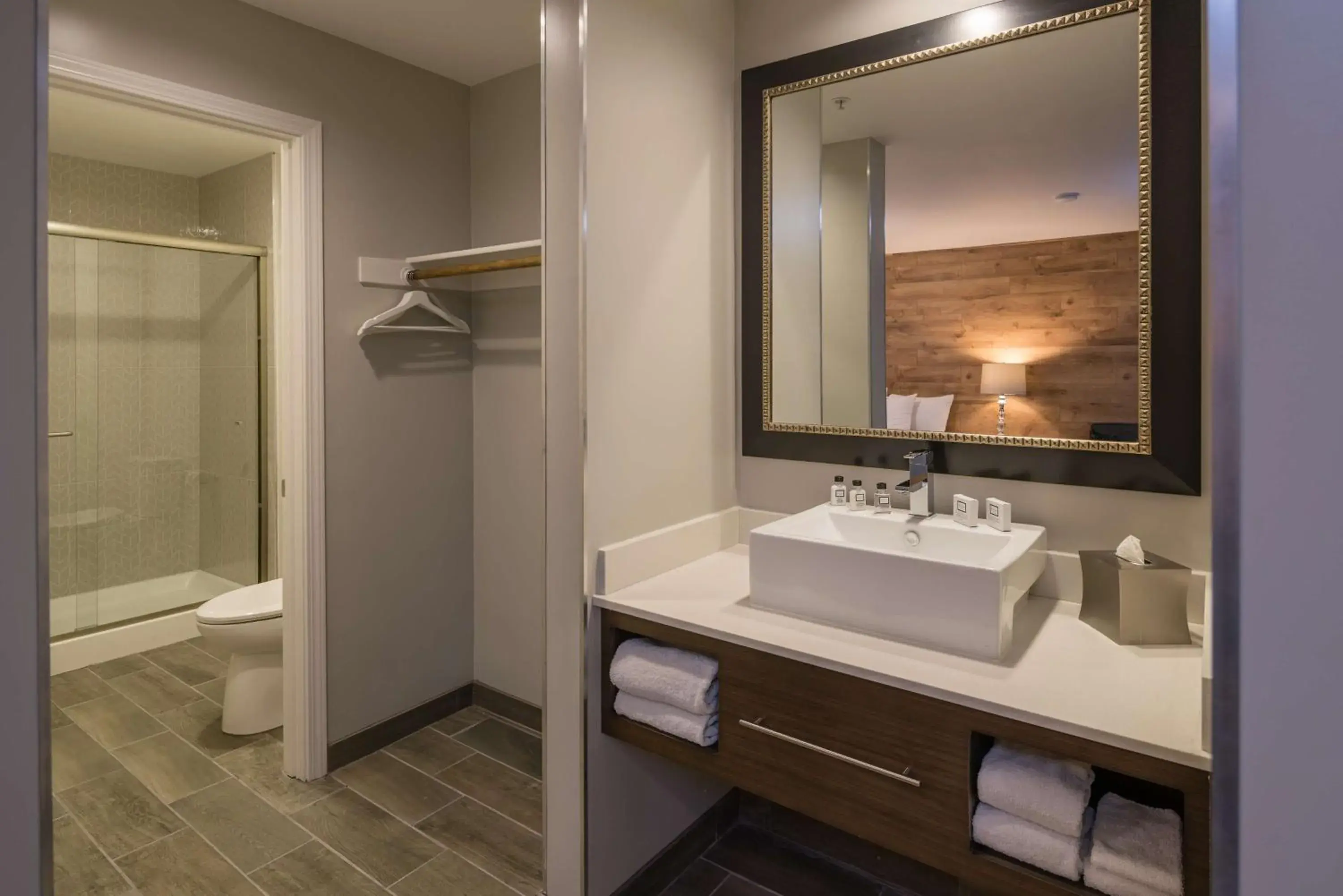 King Room - single occupancy - Non-Smoking in The Row Hotel; BW Signature Collection King Room - single occupancy - Non-Smoking in The Row Hotel; BW Signature Collection