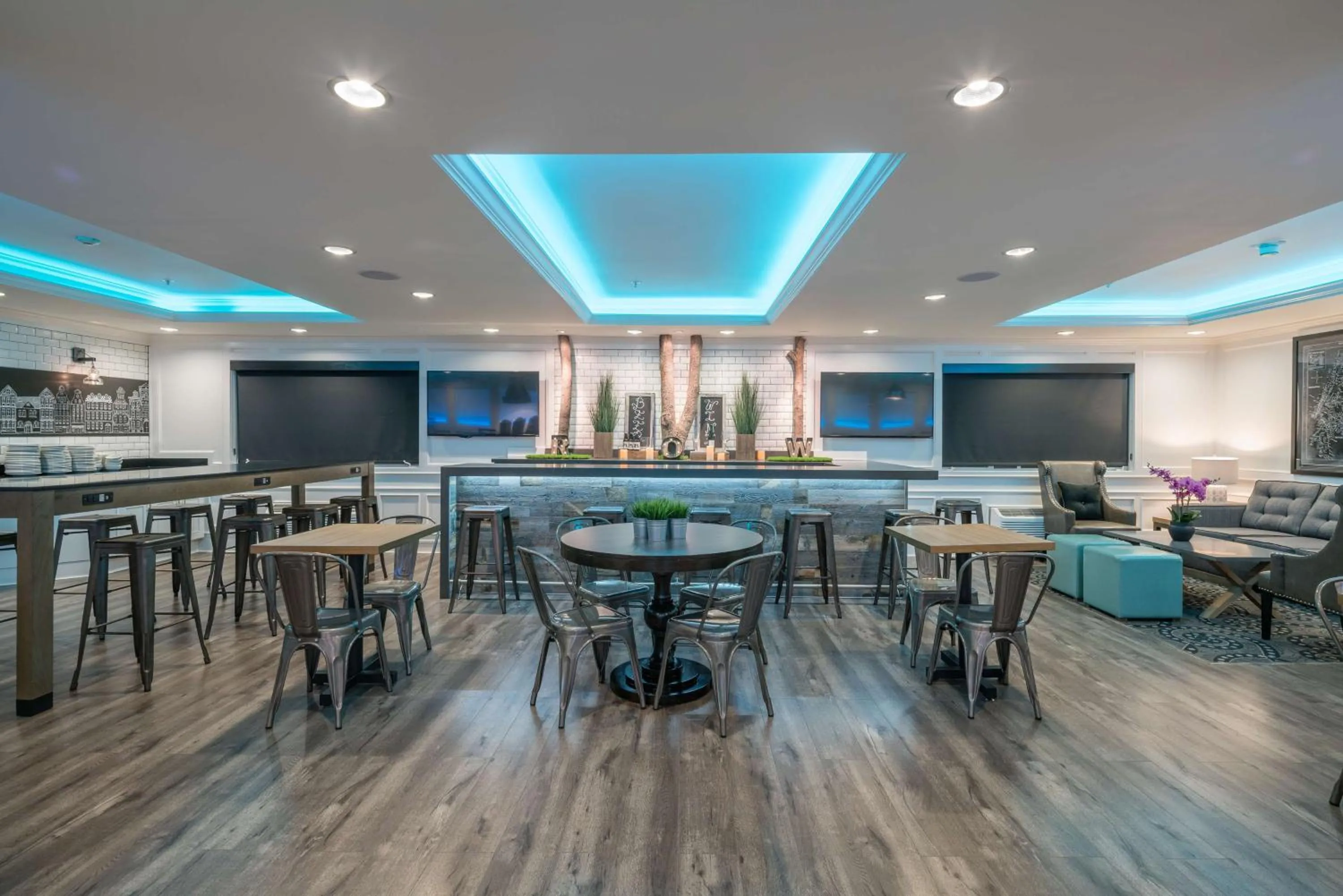 Breakfast in The Row Hotel; BW Signature Collection