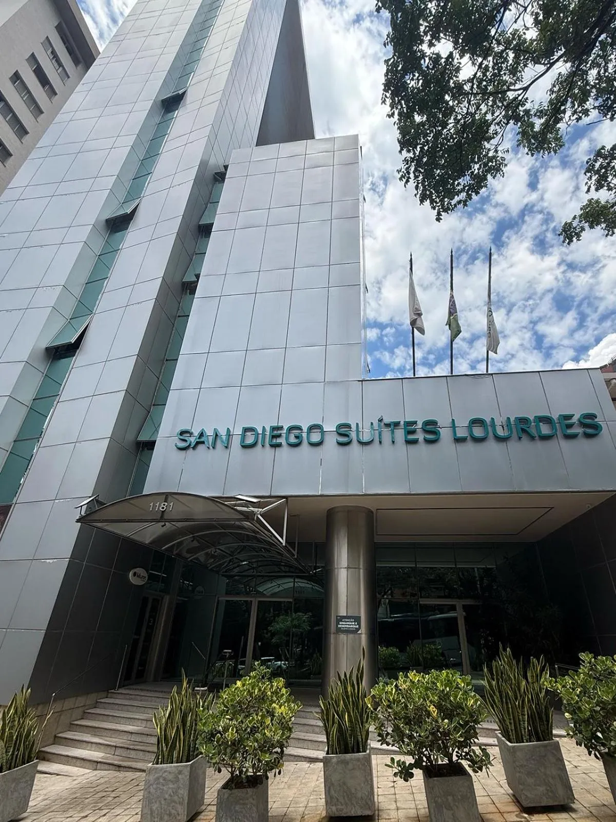 Property building in San Diego Suítes Lourdes - OFICIAL