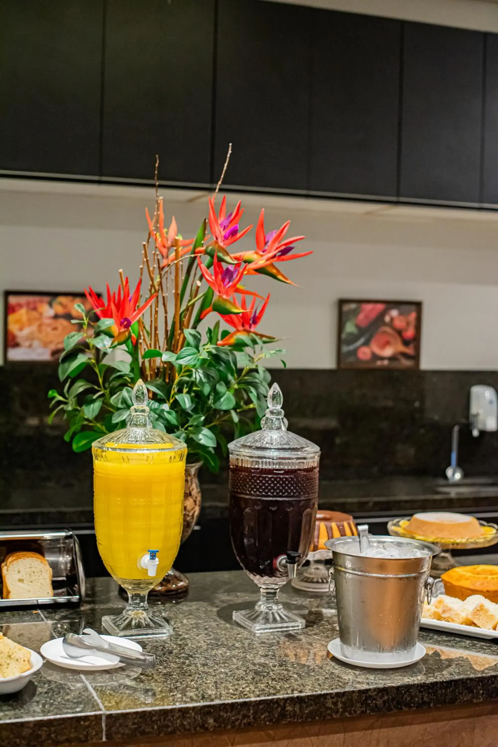 Buffet breakfast in San Diego Suítes Lourdes - OFICIAL Buffet breakfast in San Diego Suítes Lourdes - OFICIAL