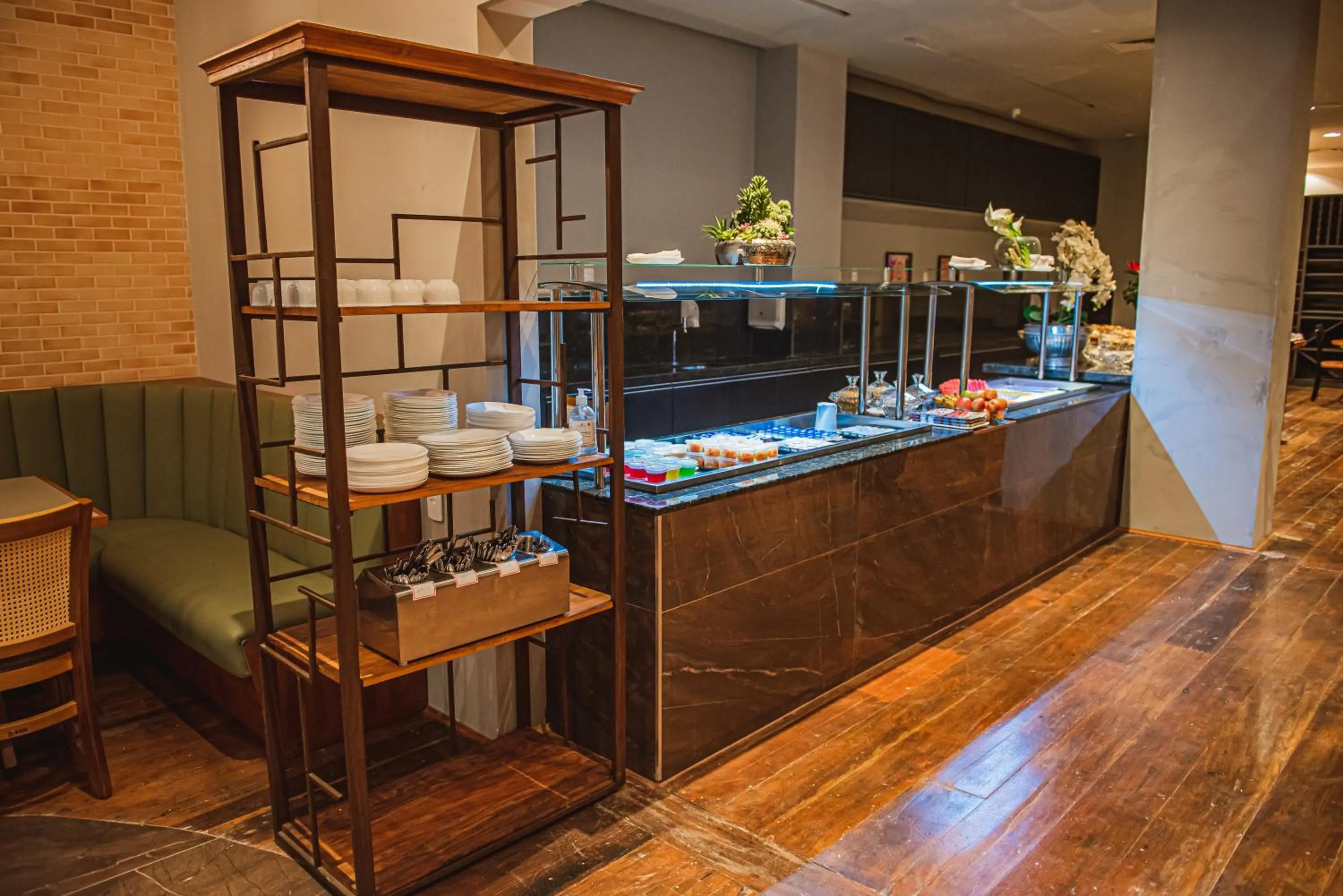 Buffet breakfast in San Diego Suítes Lourdes - OFICIAL