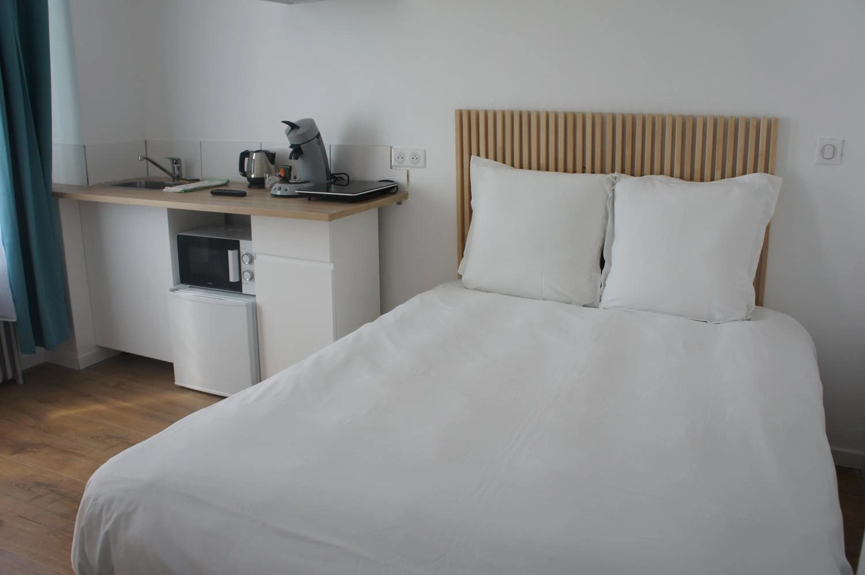 Kitchen or kitchenette, Bed in Appart Albert'House