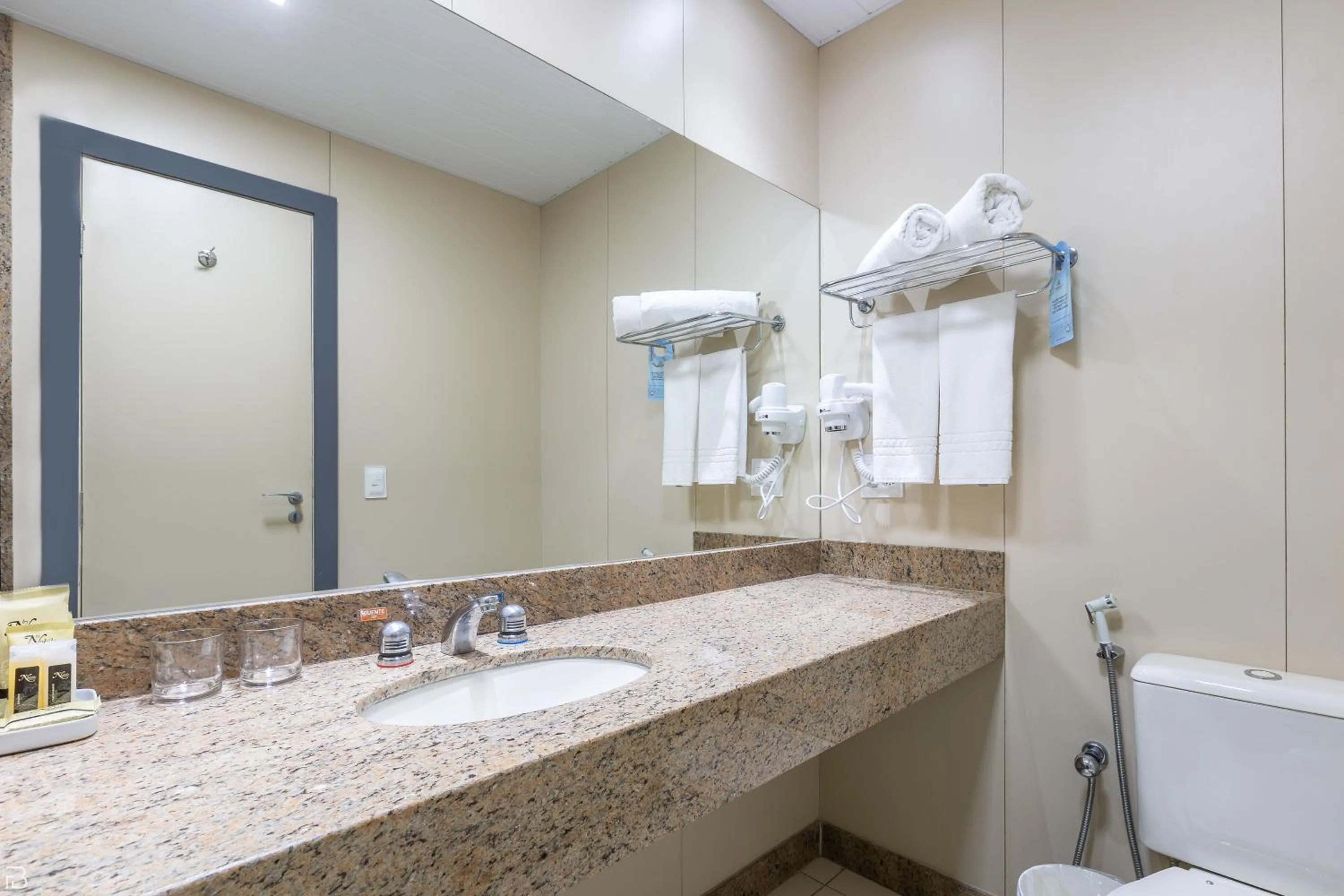 Bathroom in Nobile Suítes Uberlândia