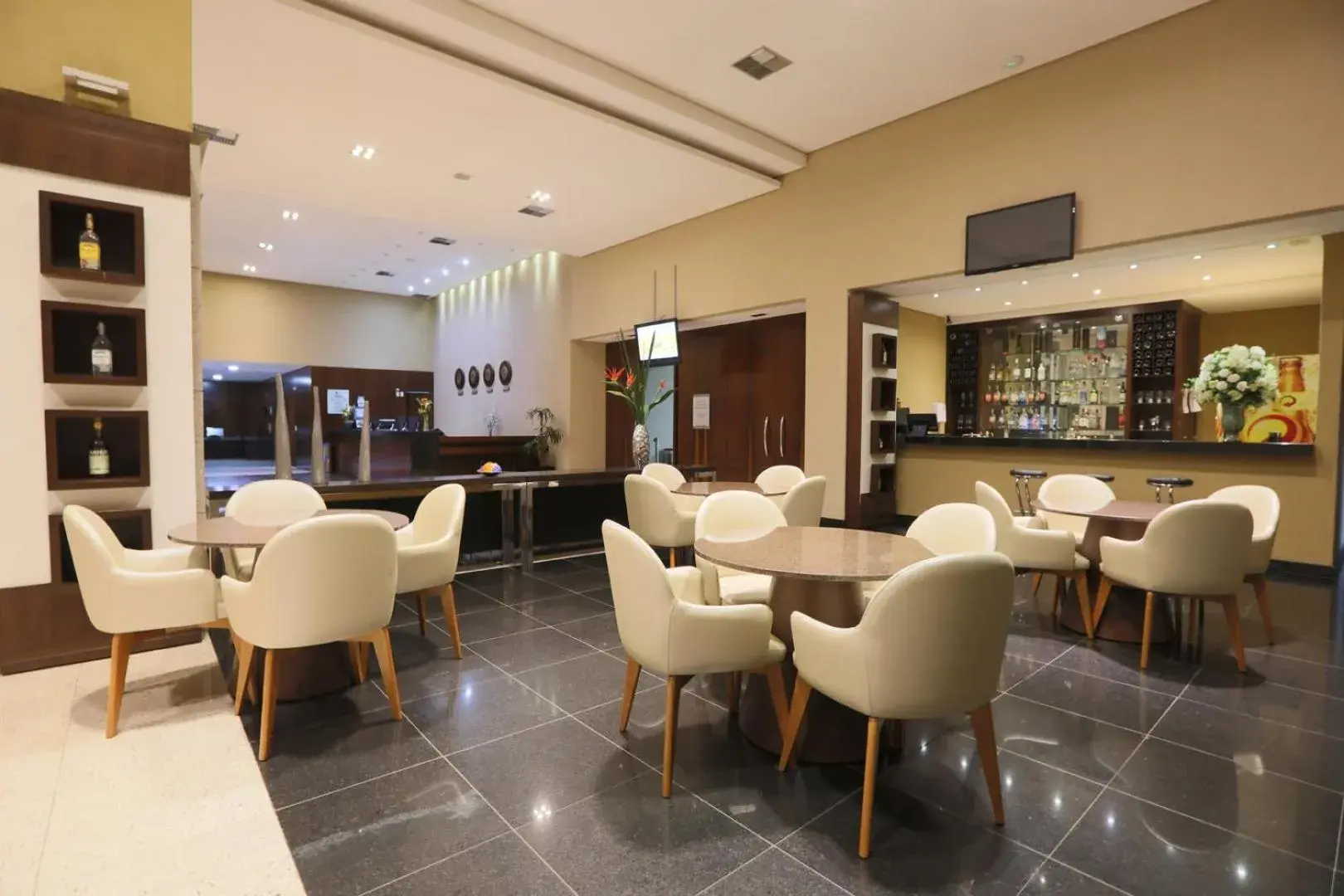 Lounge or bar in Nobile Suítes Uberlândia Lounge or bar in Nobile Suítes Uberlândia