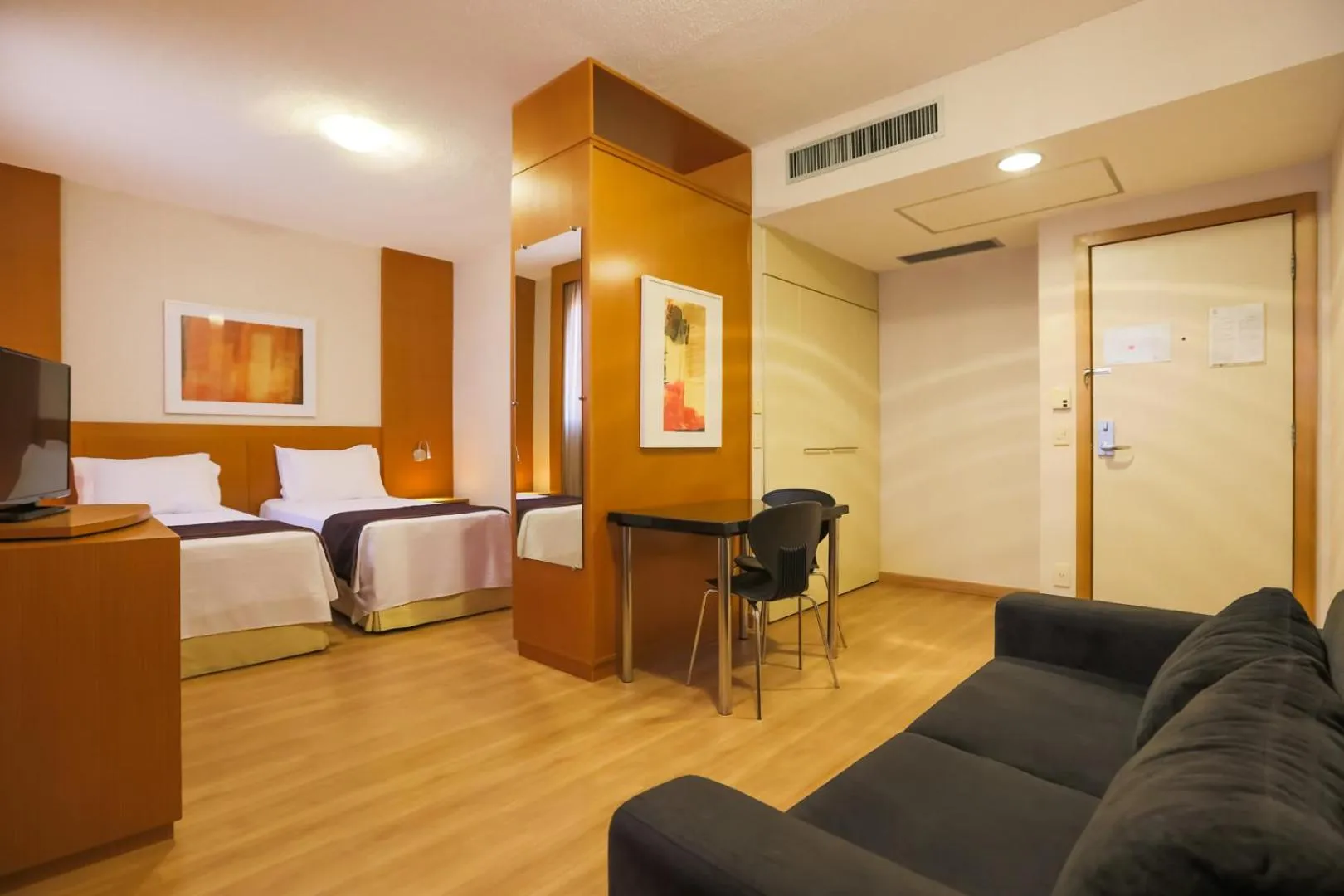 Photo of the whole room, Bed in Nobile Suítes Uberlândia