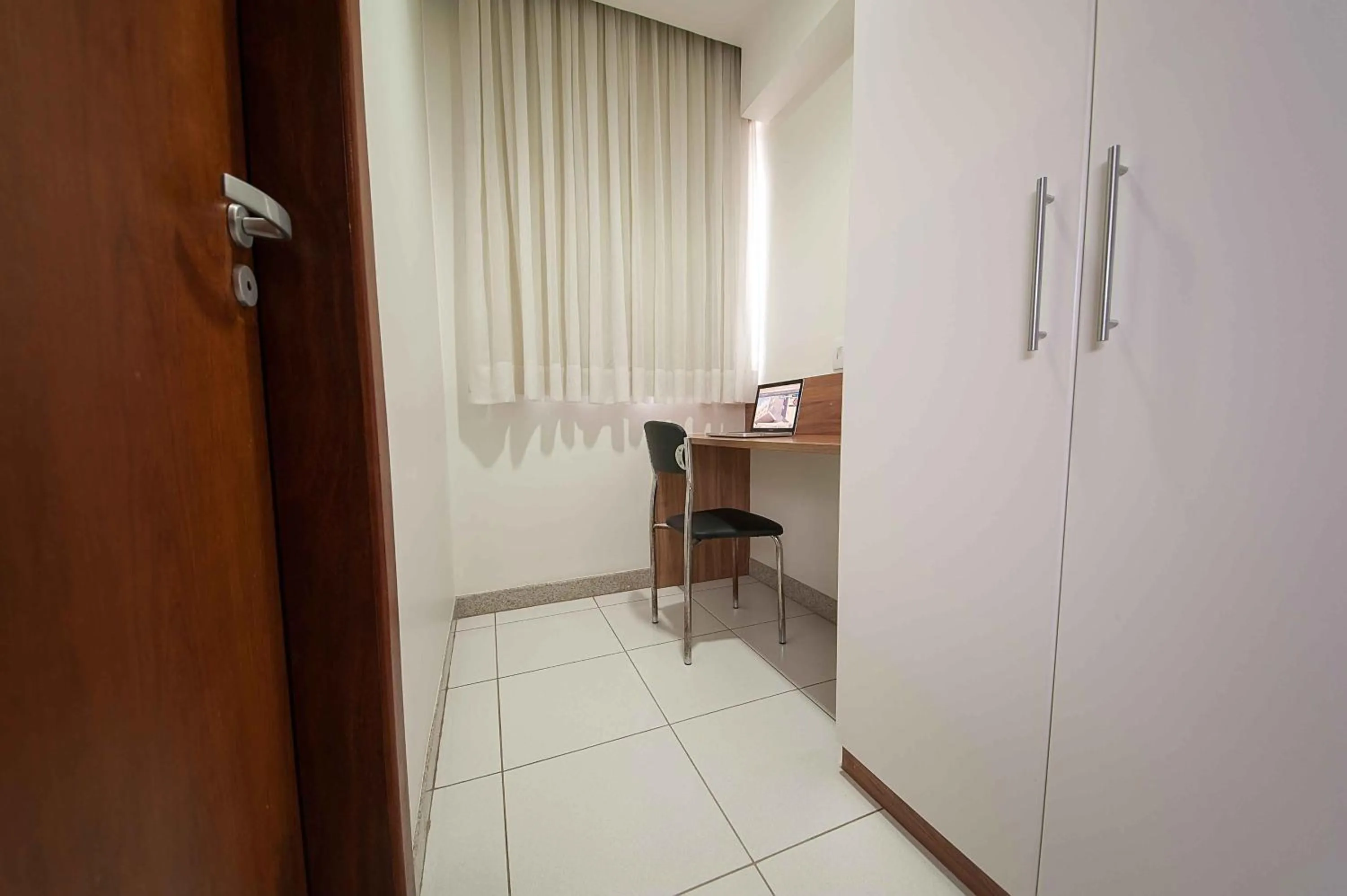 wardrobe in Premium Executive Hotel Itabira