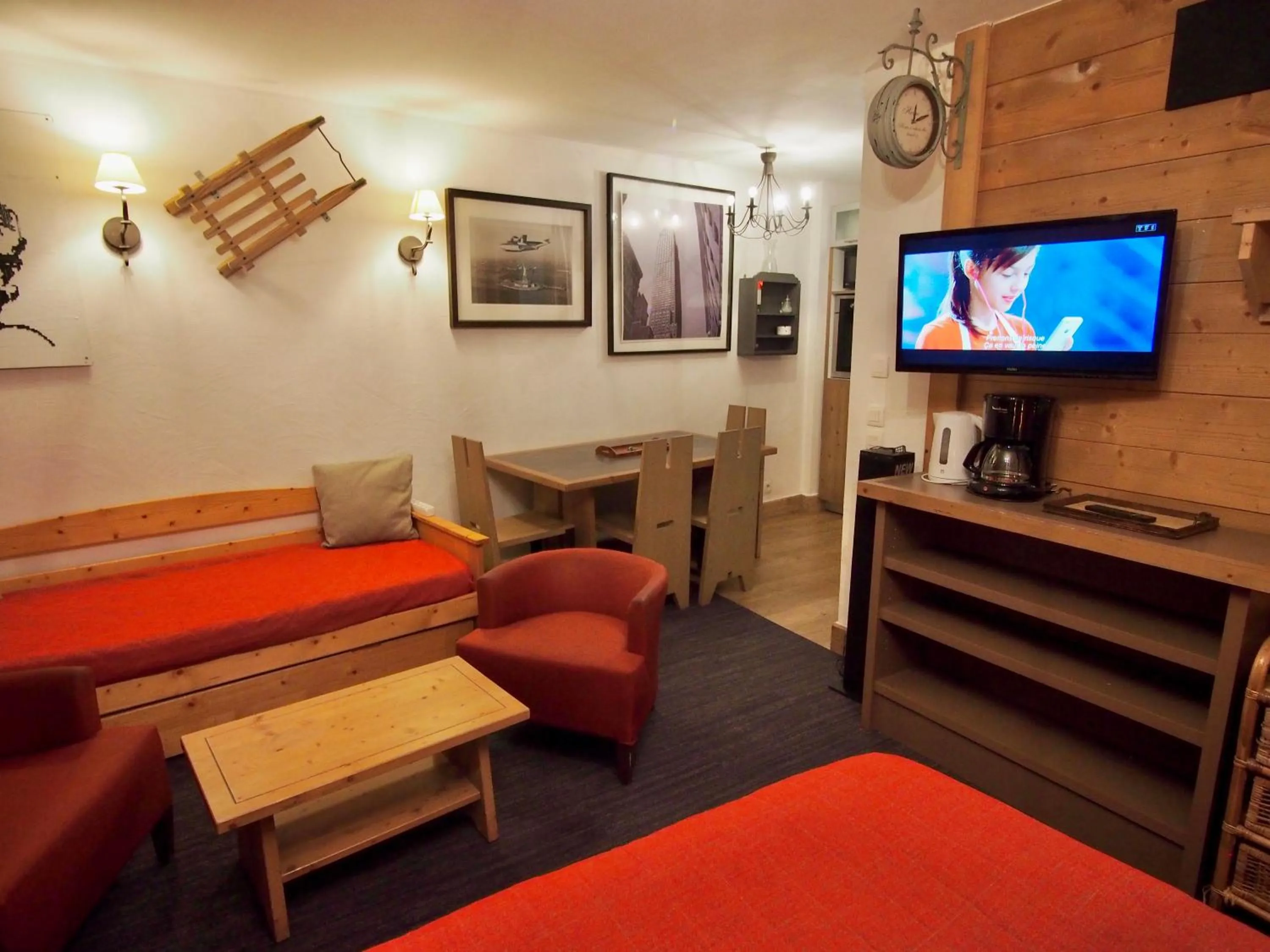 TV and multimedia in RisoulSki Antarès - Piscine et Sauna