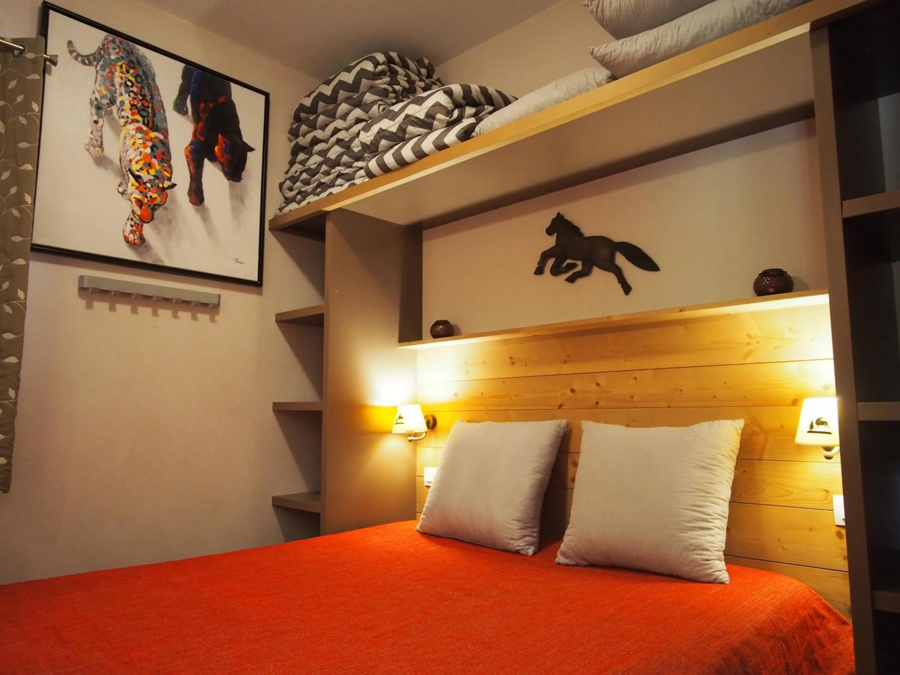 Bed in RisoulSki Antarès - Piscine et Sauna