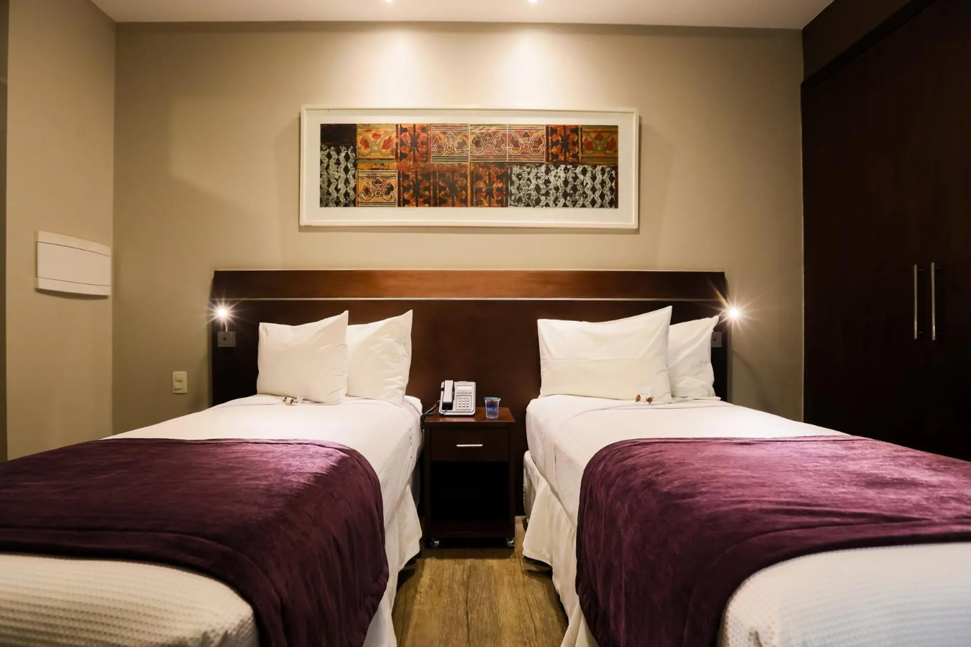 Photo of the whole room, Bed in San Diego Suites Ipatinga