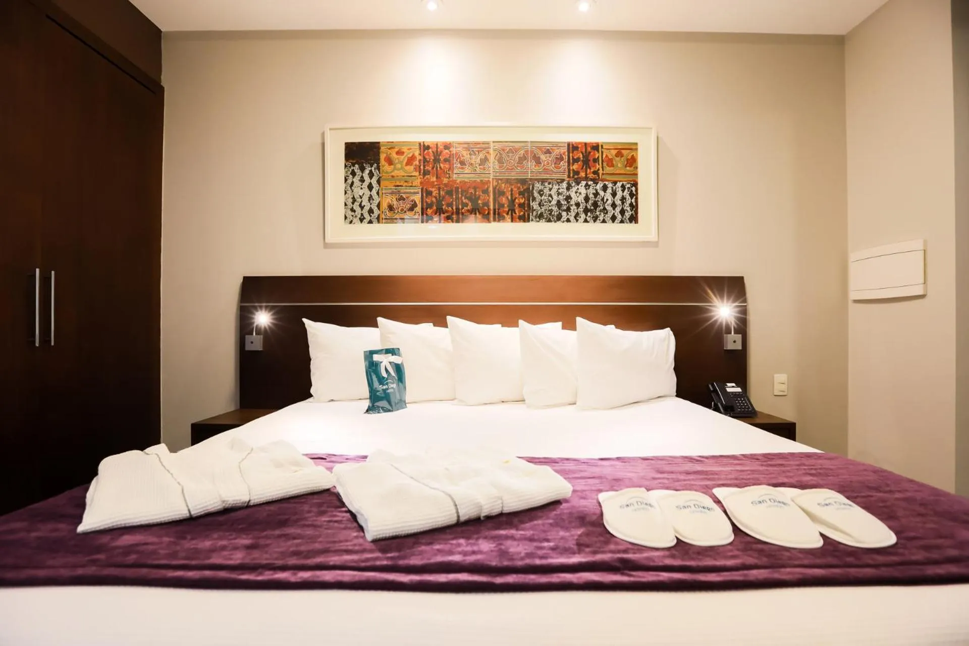 Photo of the whole room, Bed in San Diego Suites Ipatinga