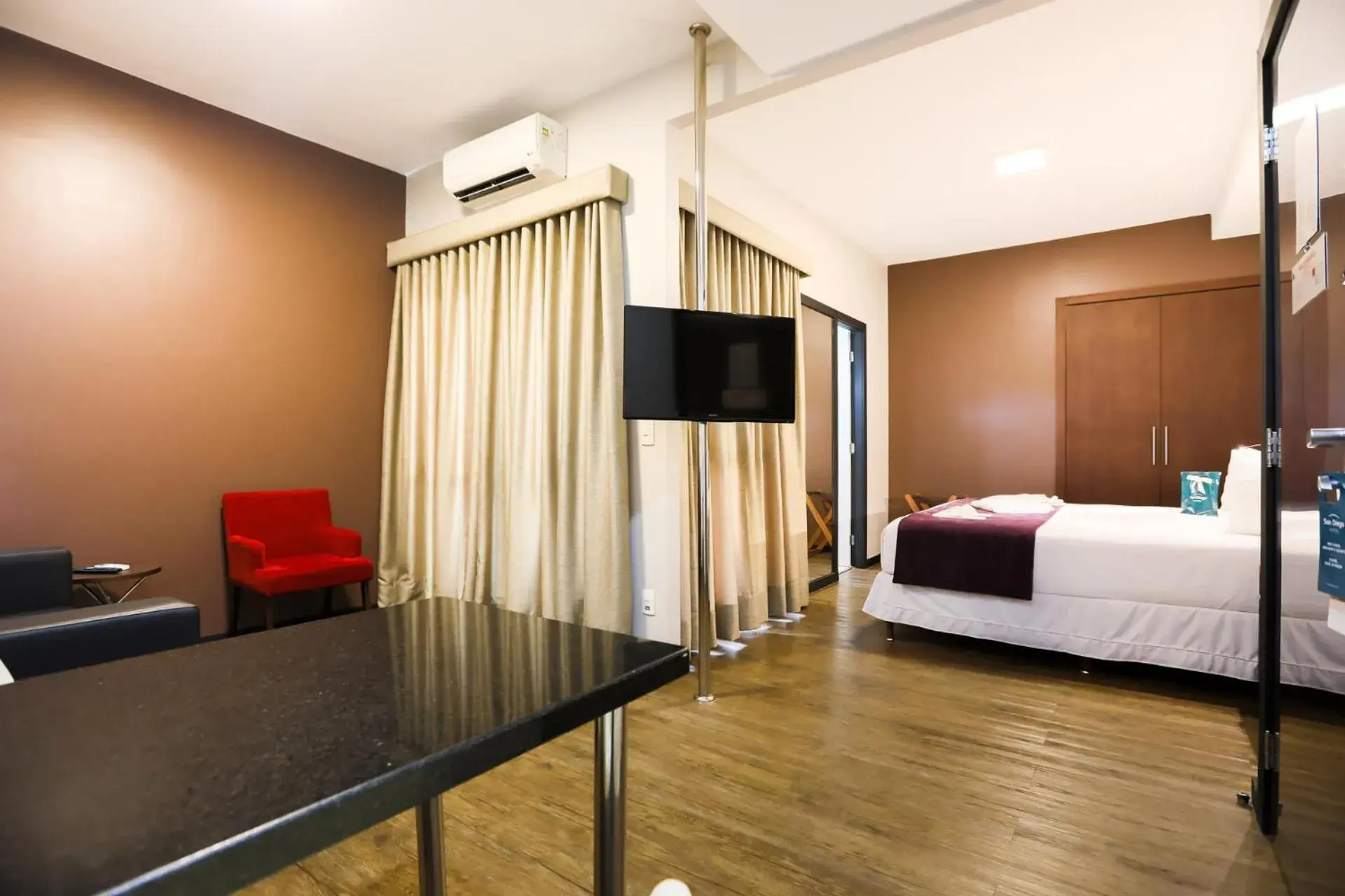 Photo of the whole room, Bed in San Diego Suites Ipatinga Photo of the whole room, Bed in San Diego Suites Ipatinga