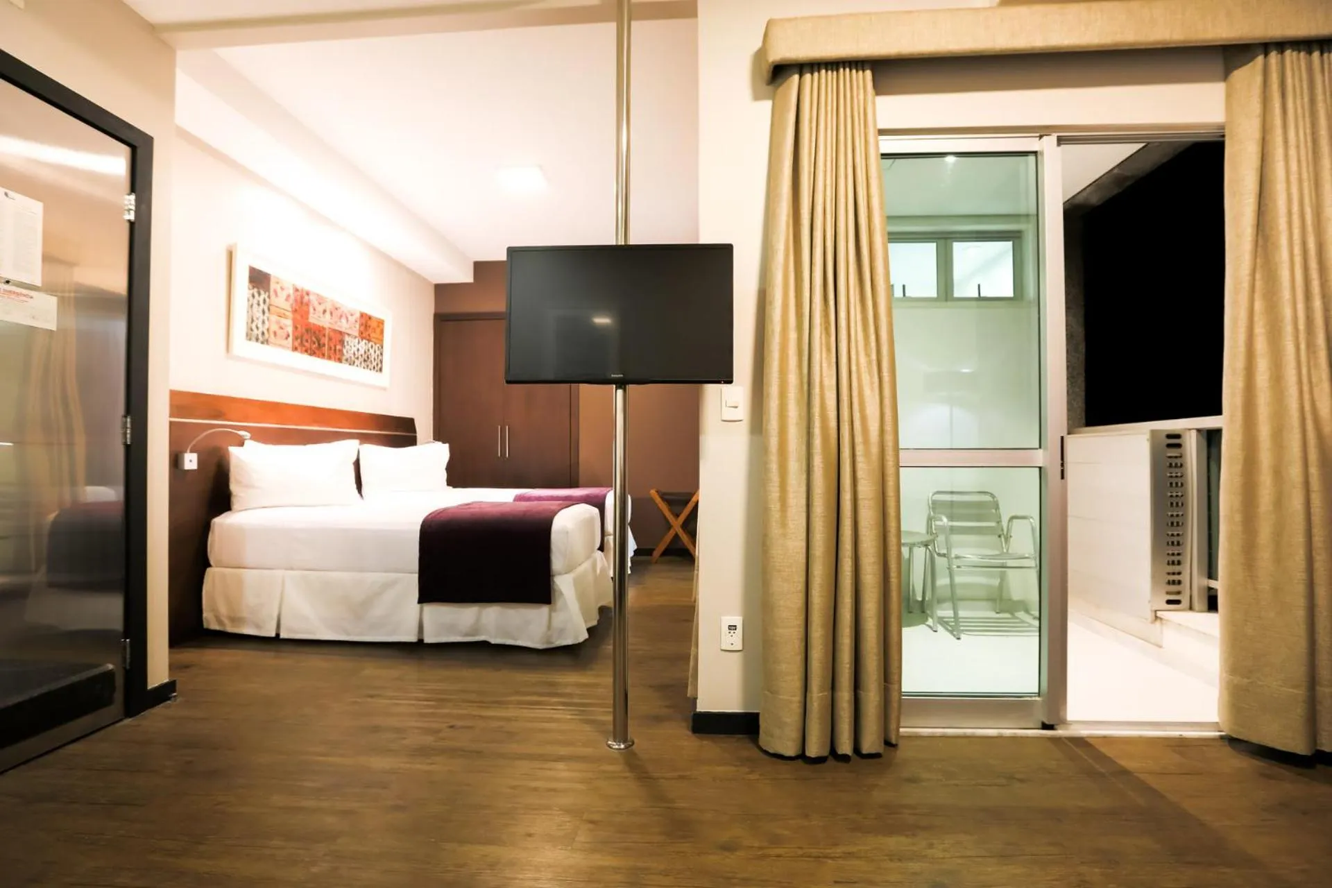 Photo of the whole room, Bed in San Diego Suites Ipatinga