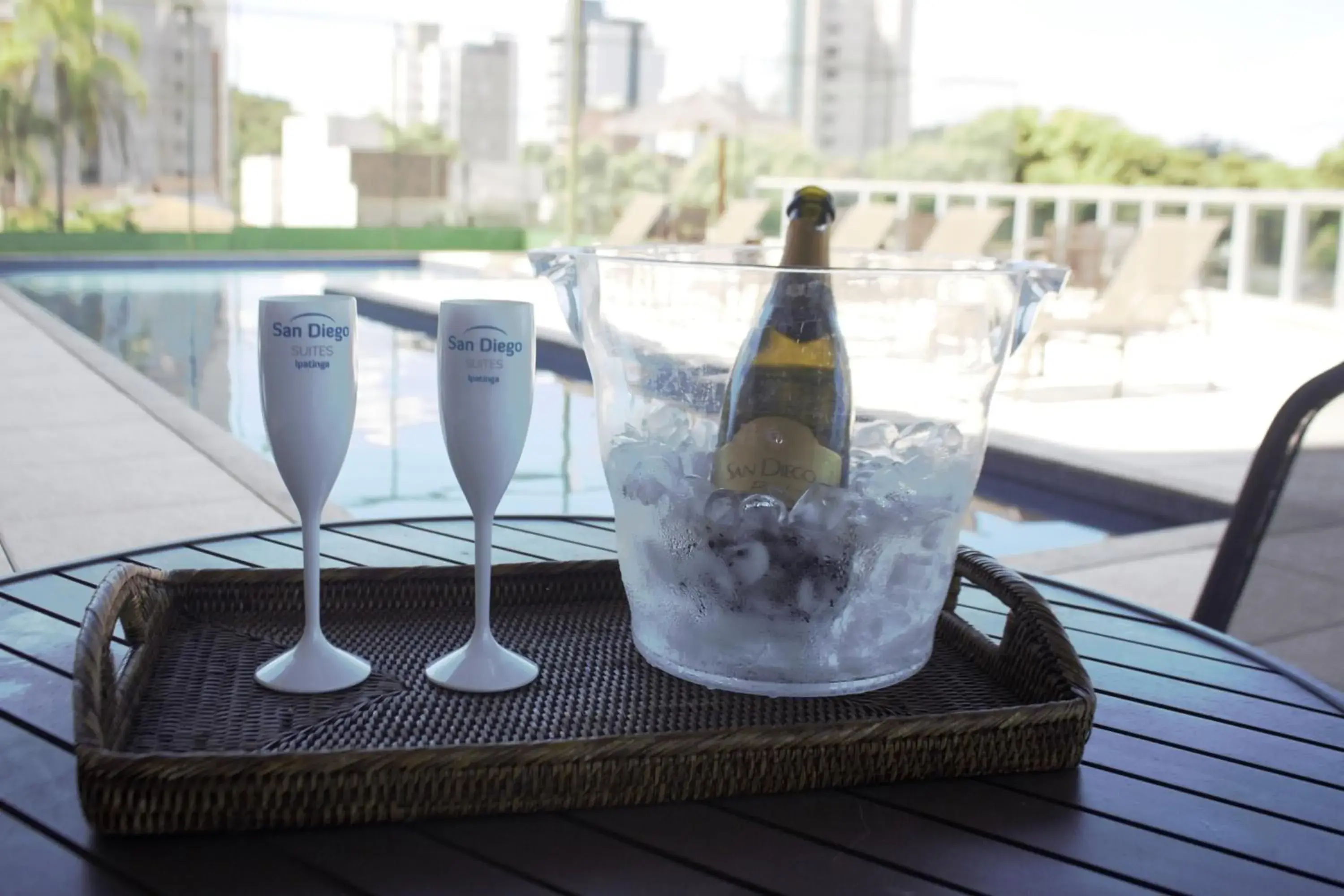 Pool view in San Diego Suites Ipatinga Pool view in San Diego Suites Ipatinga